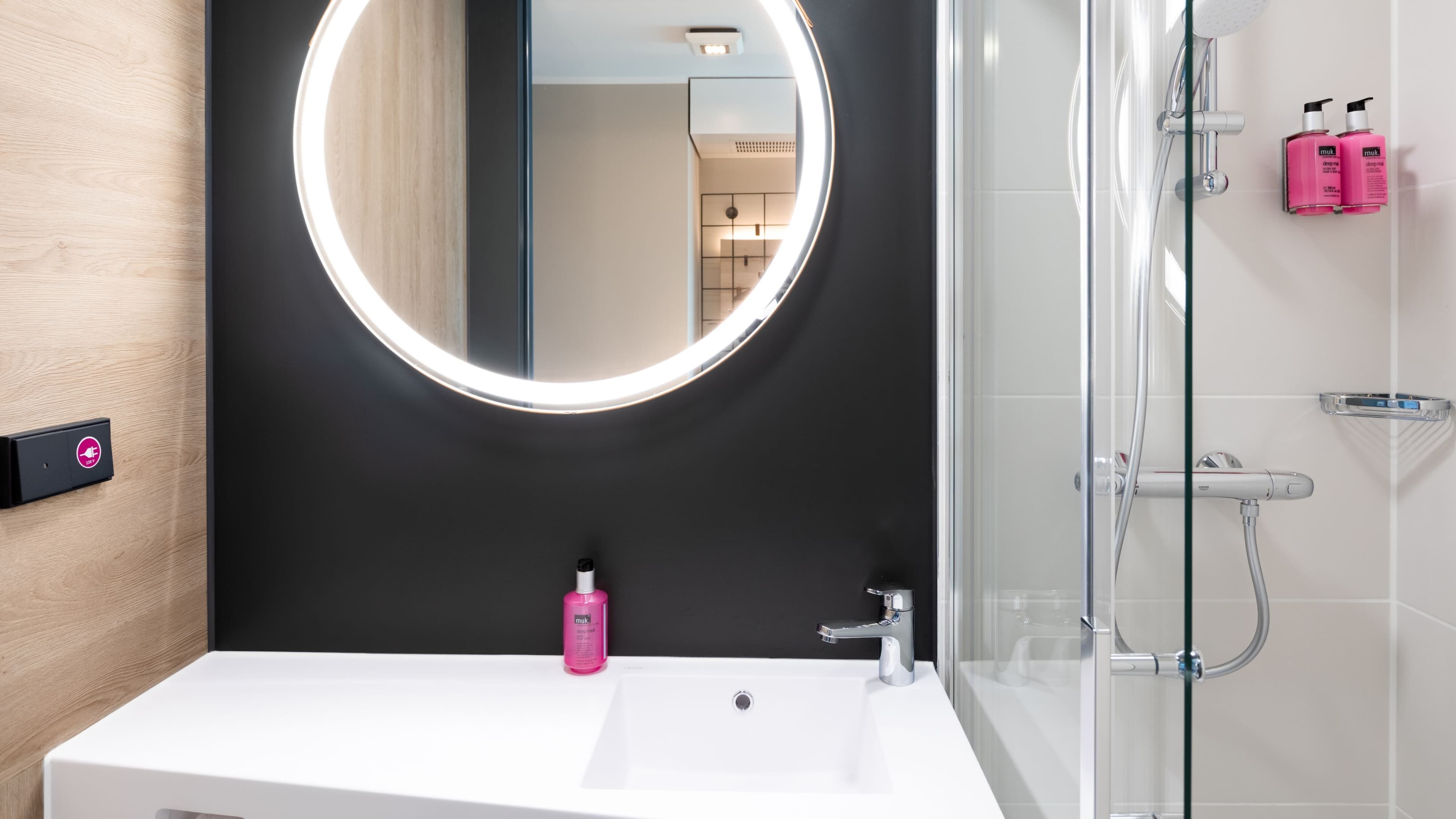 Moxy Queen Sleeper - Image 15