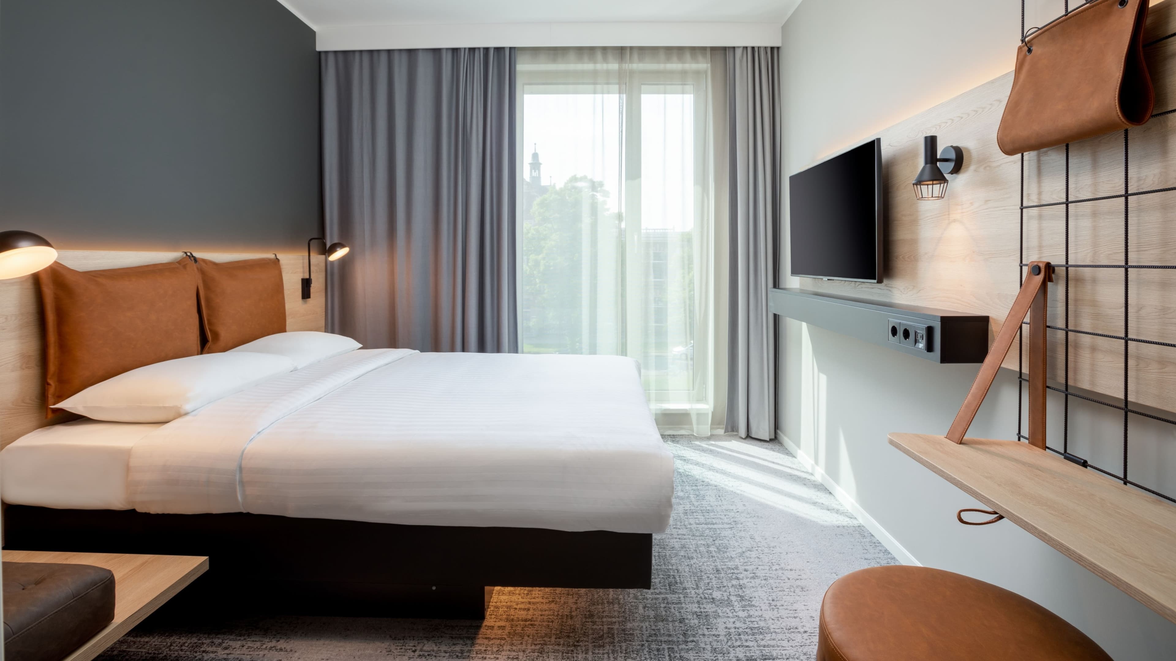 Moxy Queen Sleeper - Image 1