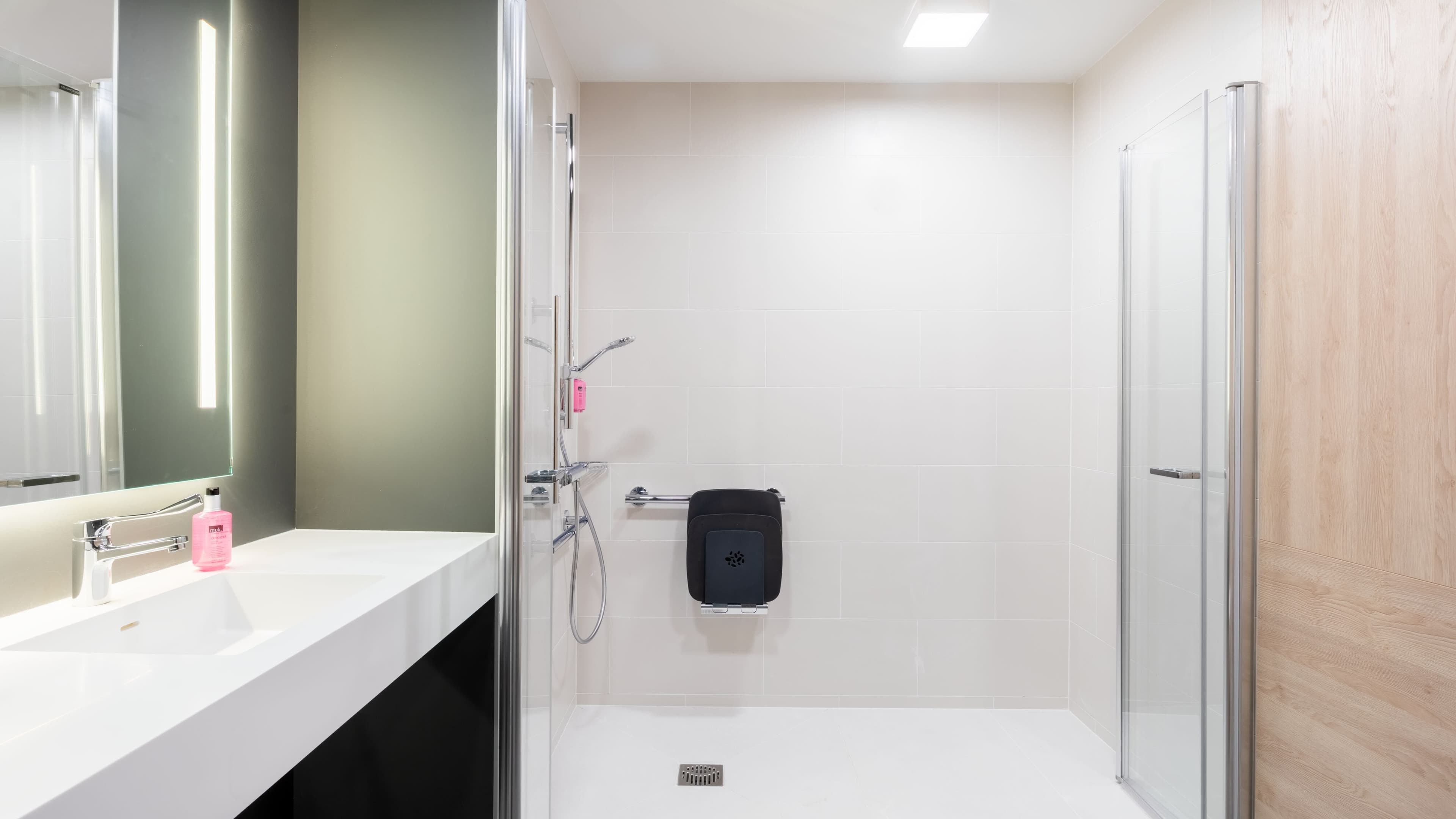 Moxy Queen Sleeper - Image 13