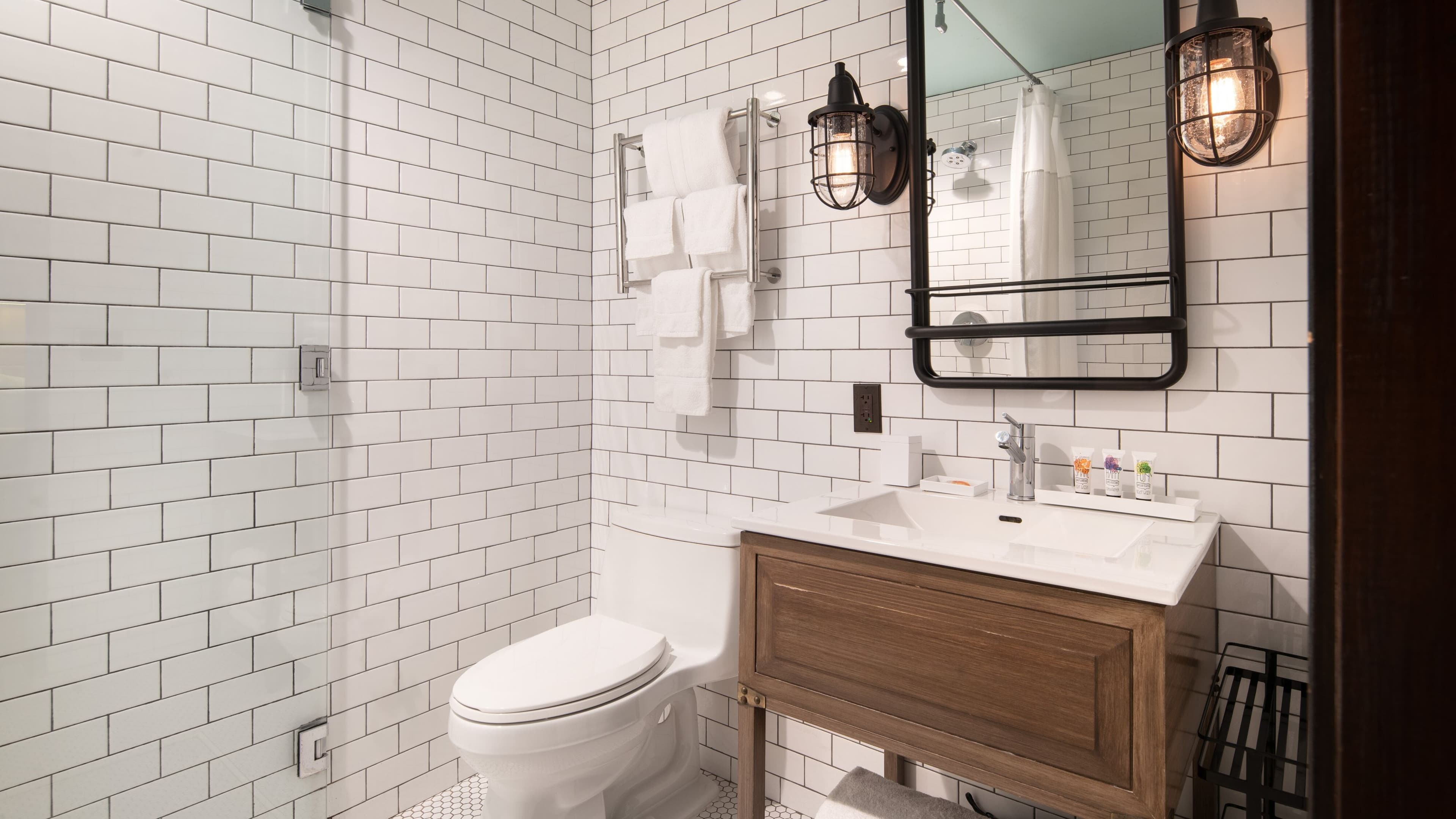 PETITE QUEEN - 135 SQF - Image 3