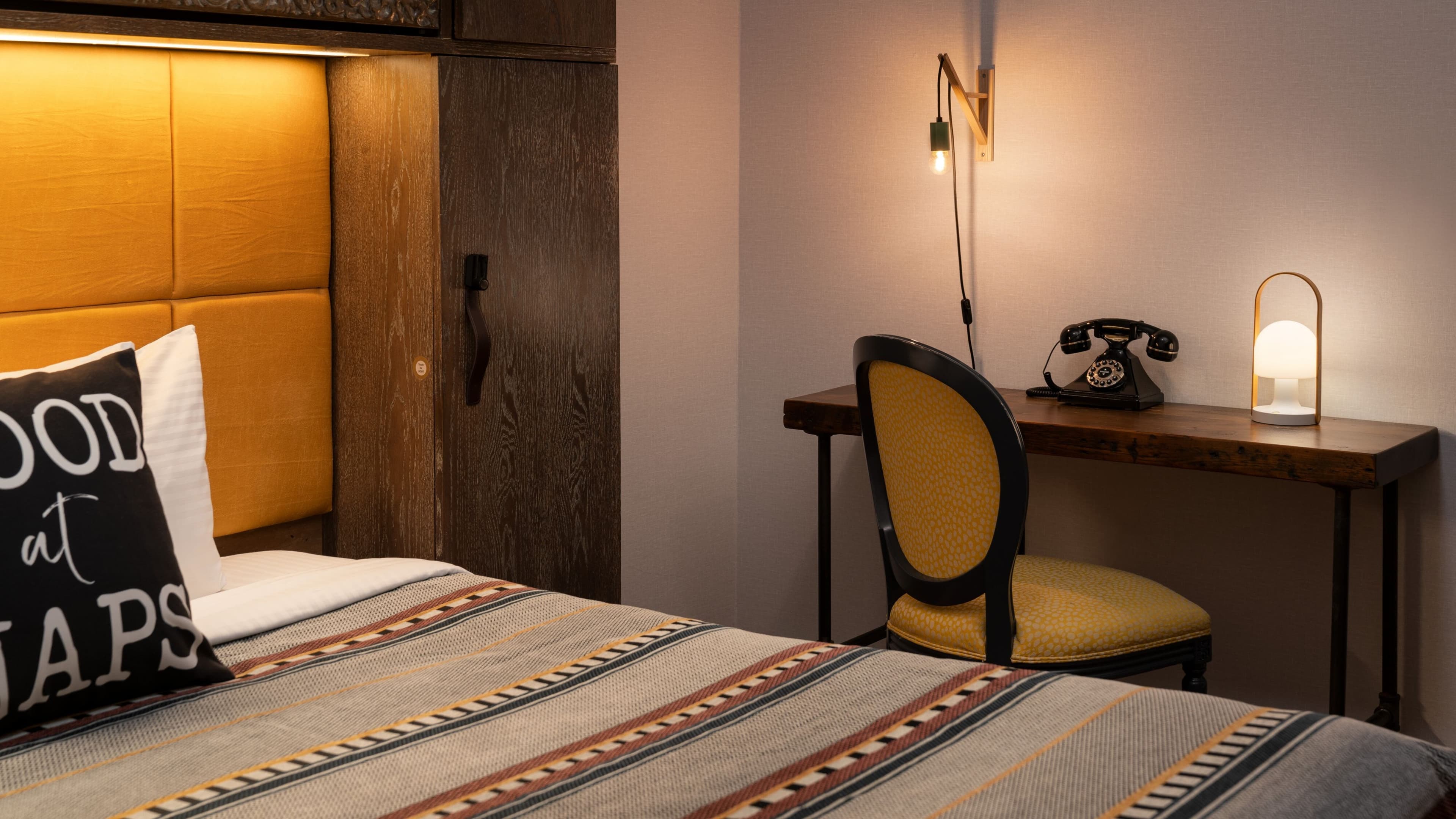 PETITE QUEEN - 135 SQF - Image 1