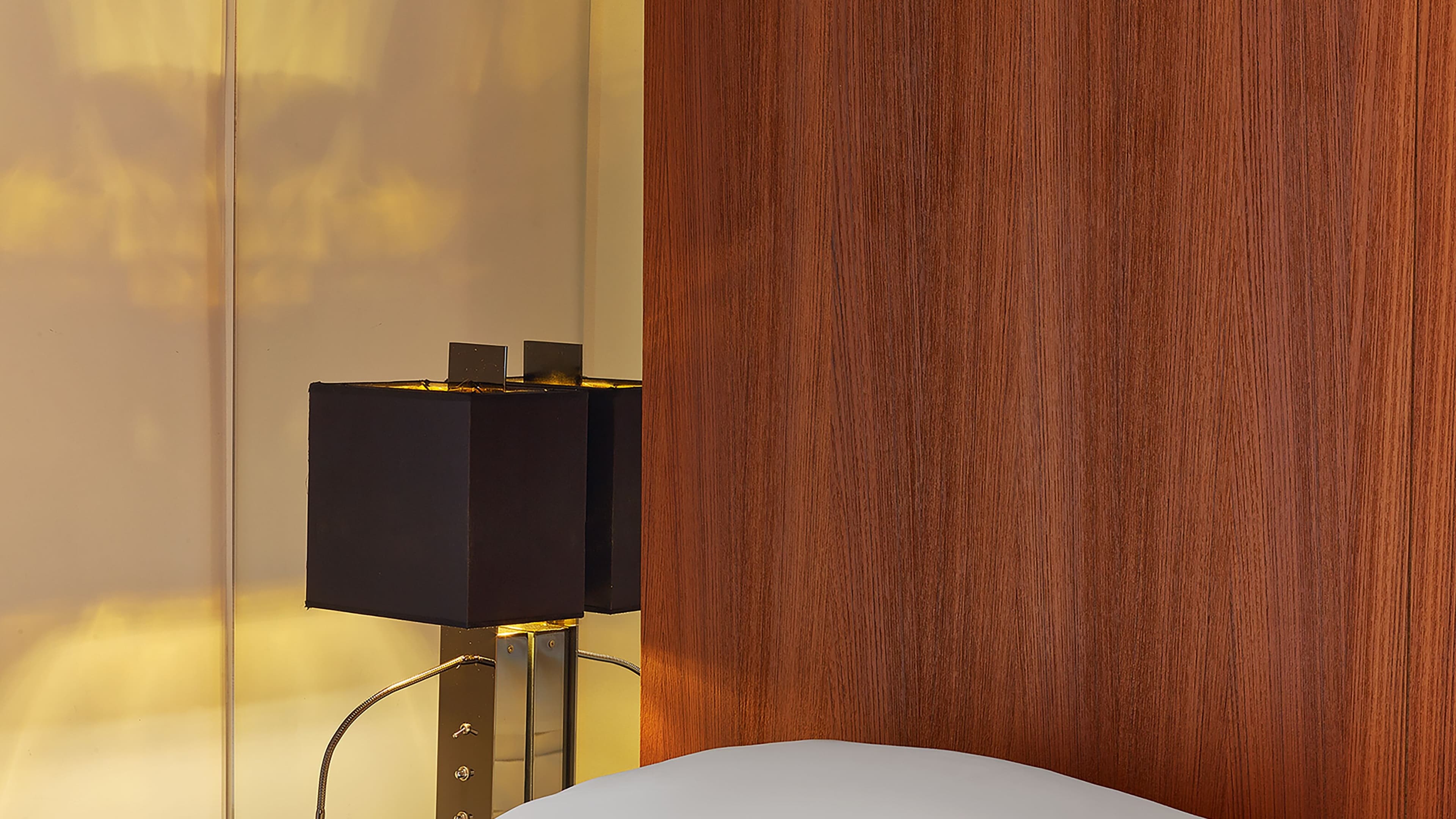 Deluxe Queen - Image 2