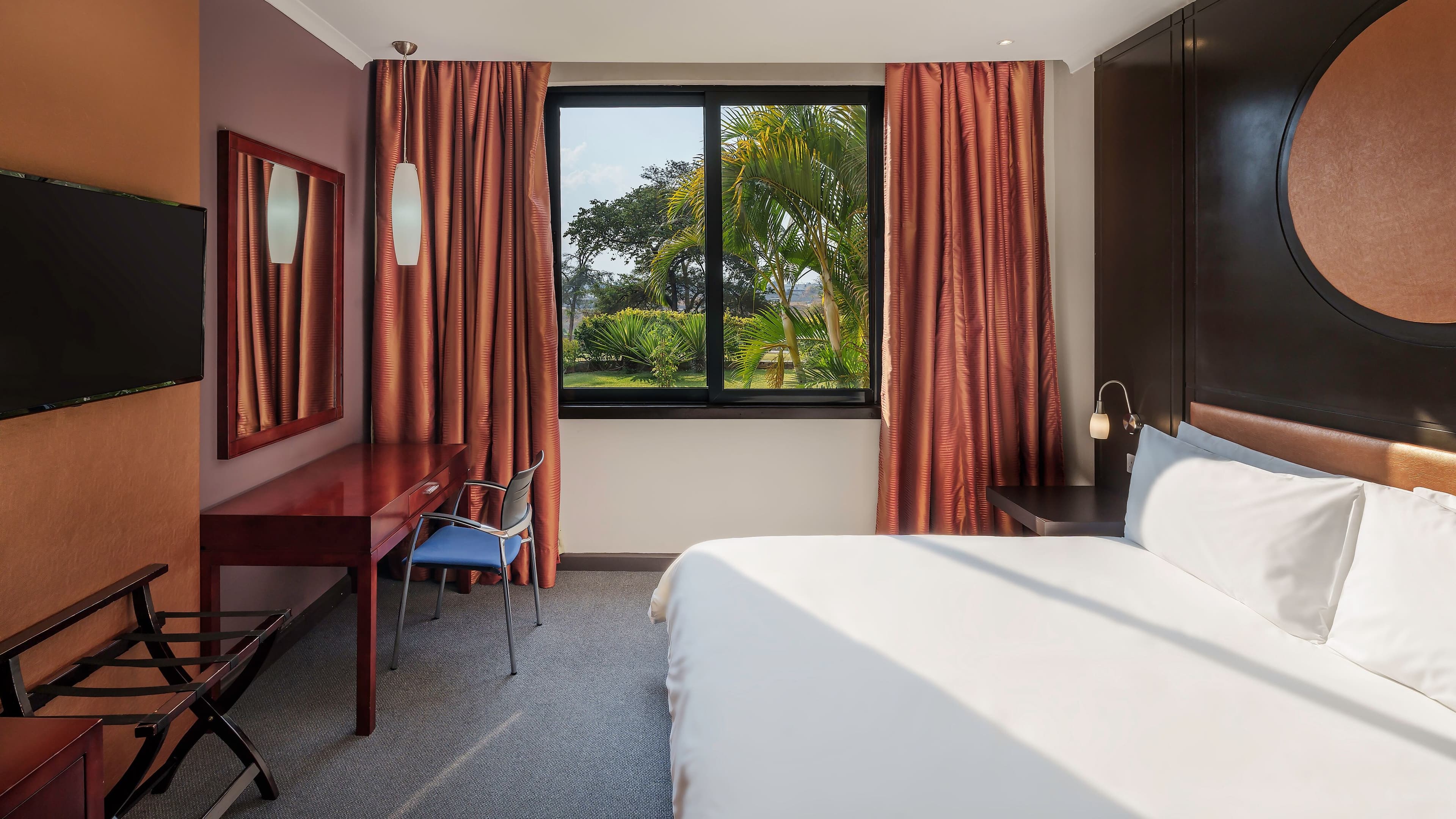 Deluxe Guest room - Image 4