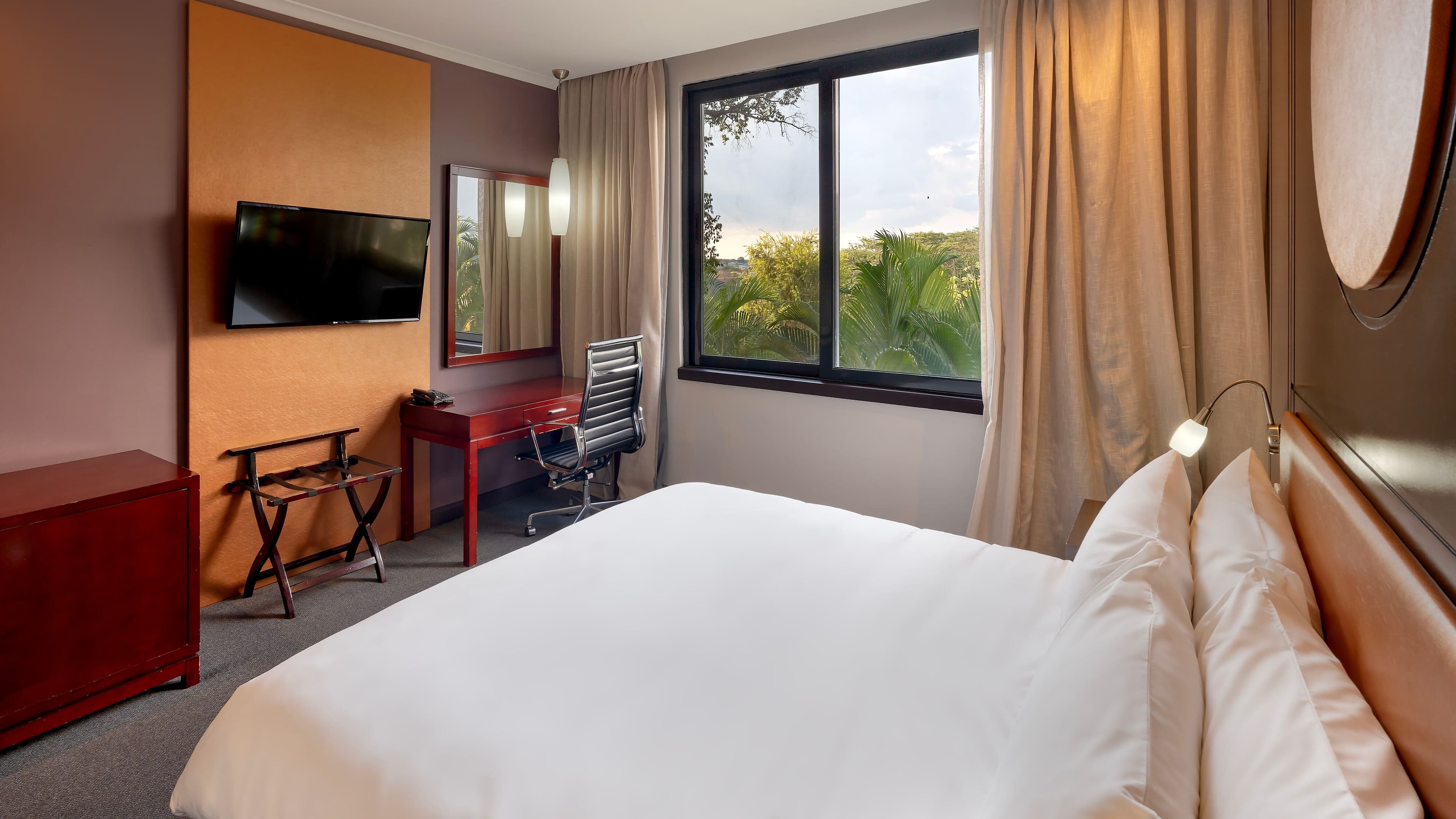 Deluxe Guest room - Image 5