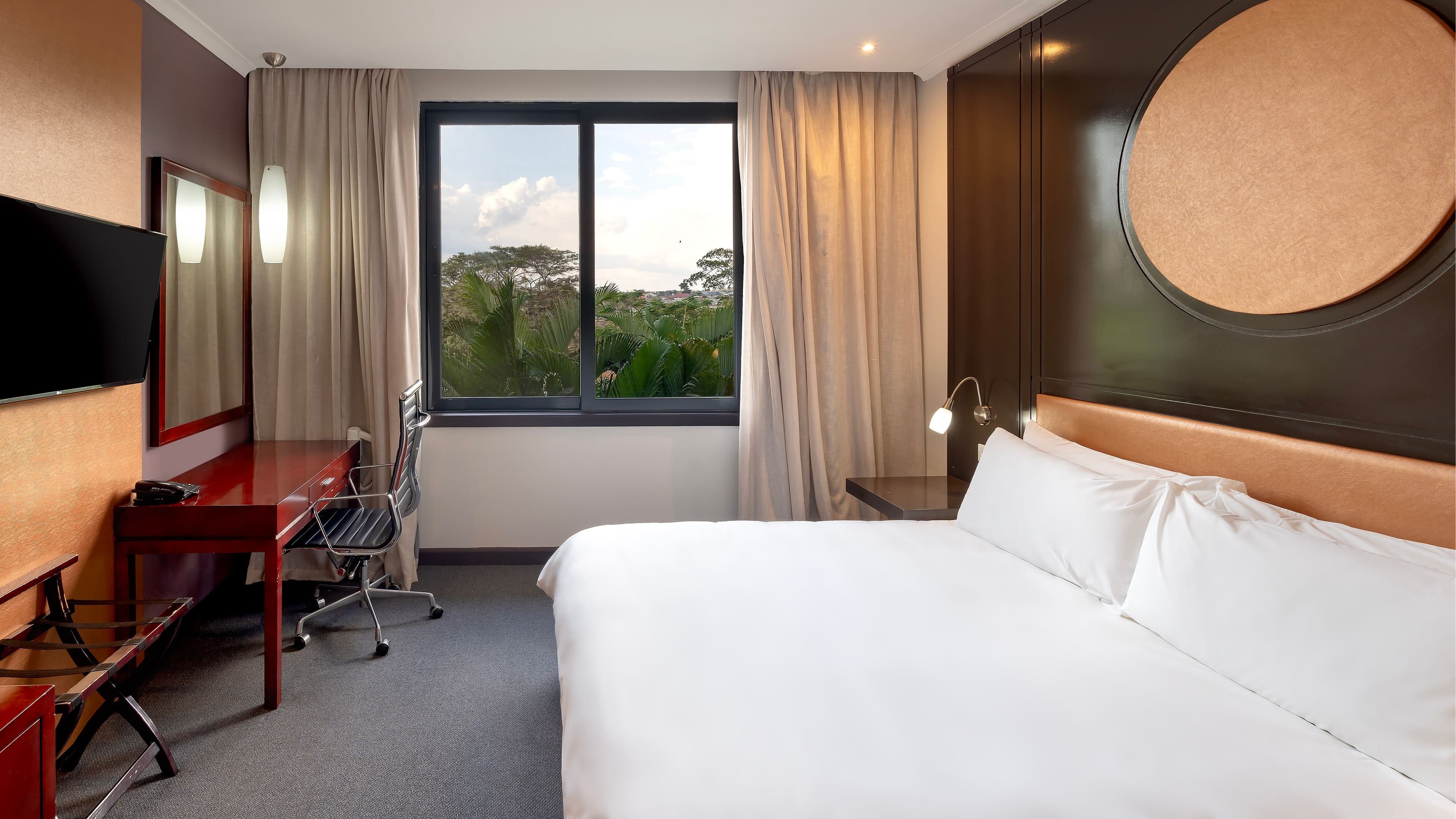 Deluxe Guest room - Image 7