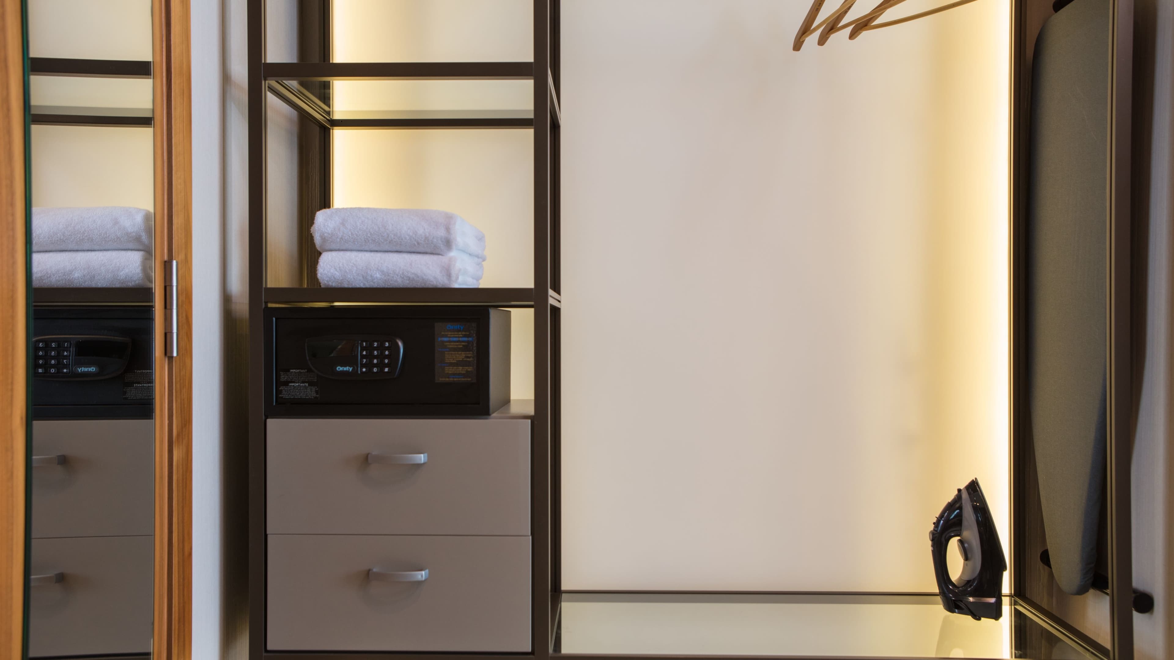 AC Guest Room - Image 4