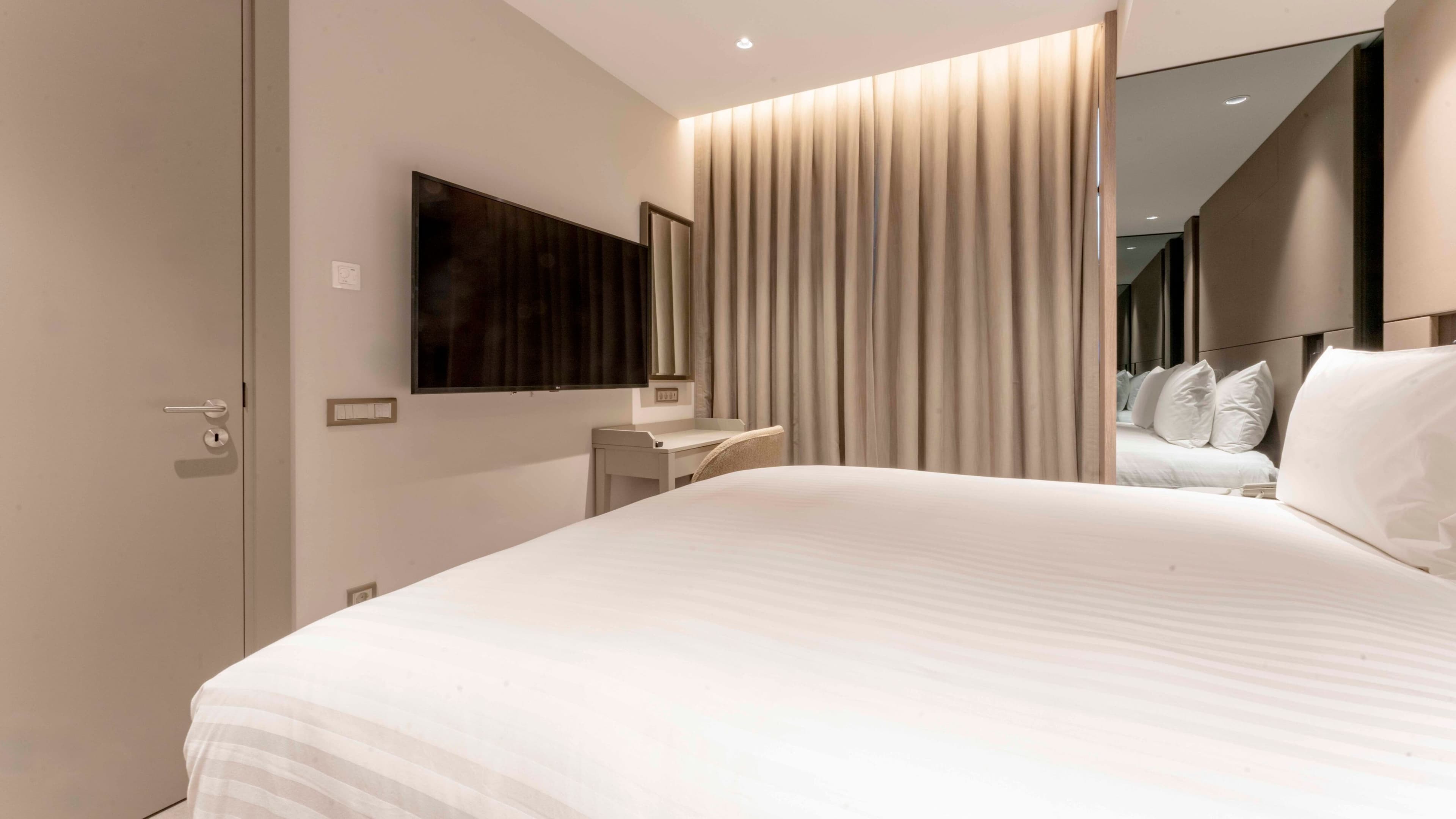 1 Bedroom Suite - Image 7