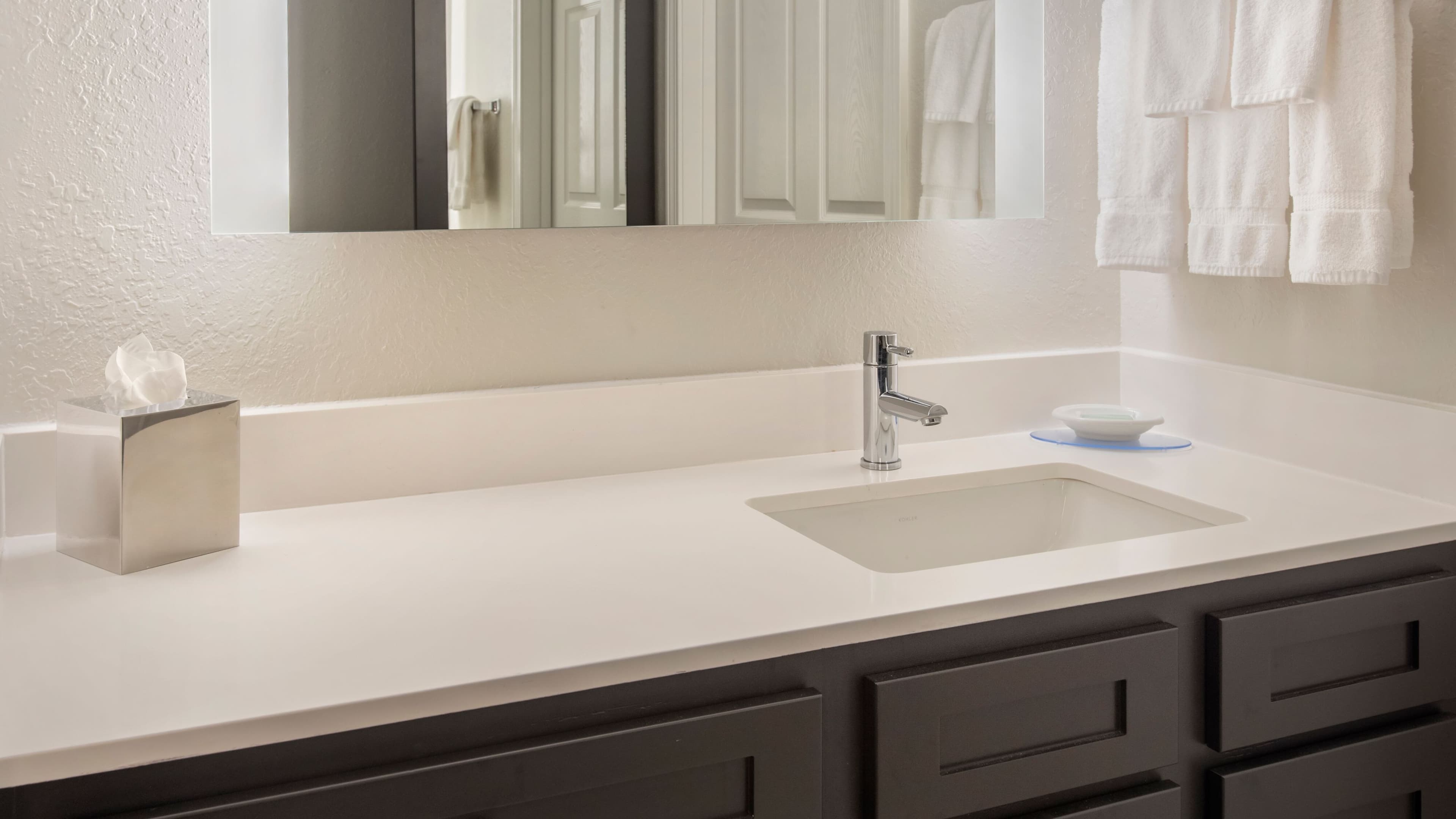 1 Bedroom Residential Suite - Image 4