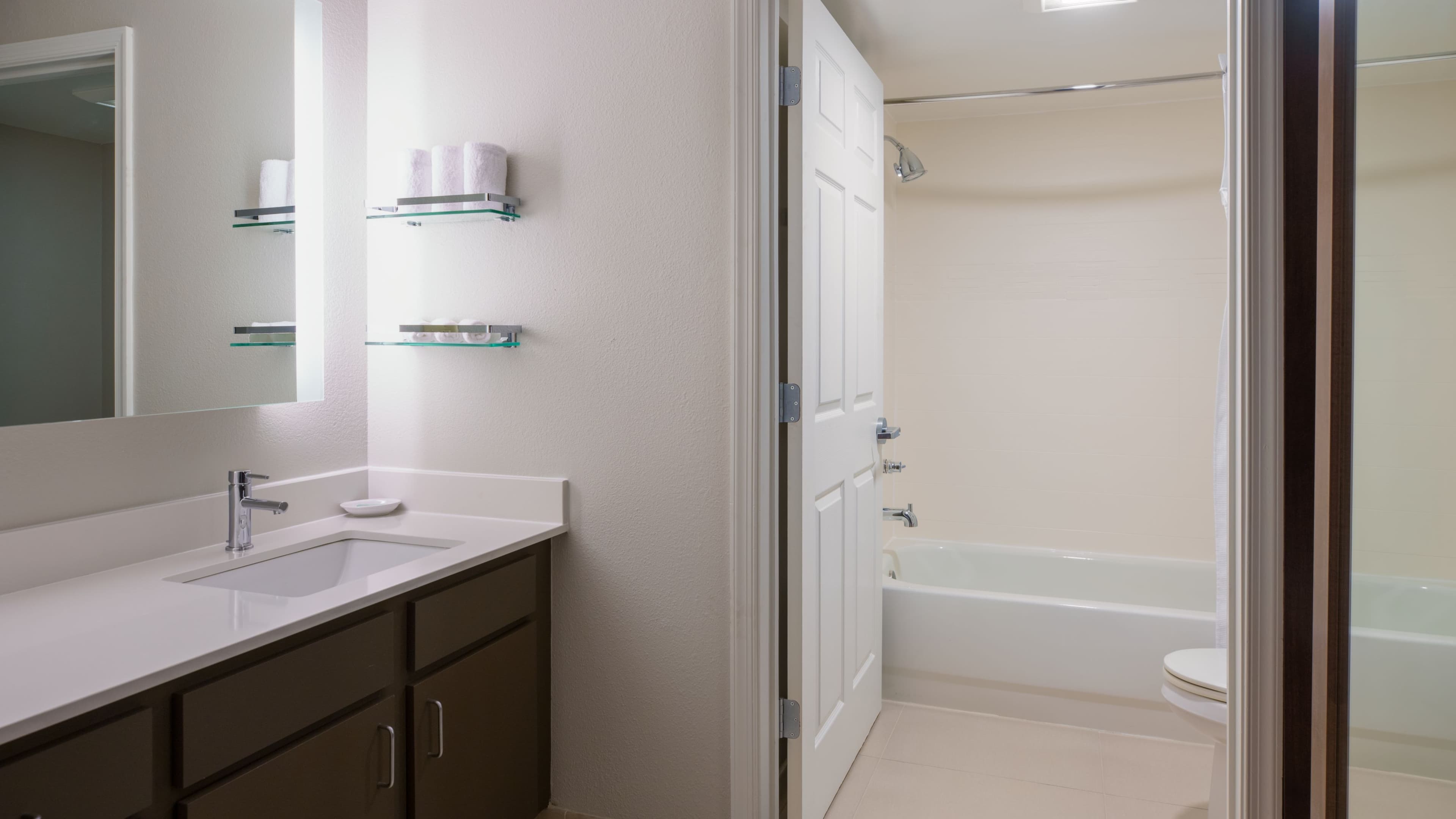 1 Bedroom Suite - Image 5