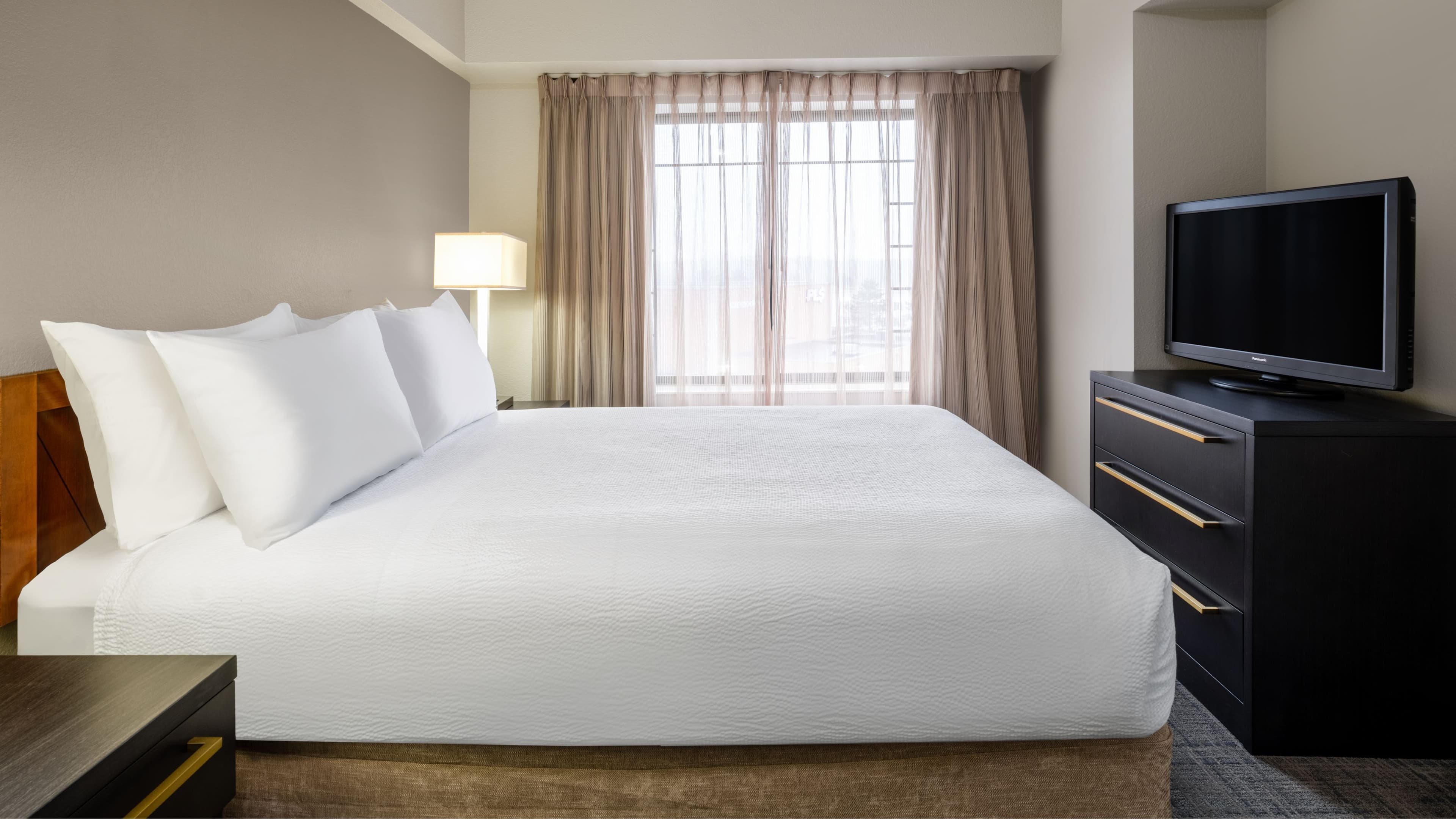 1 Bedroom Suite - Image 2