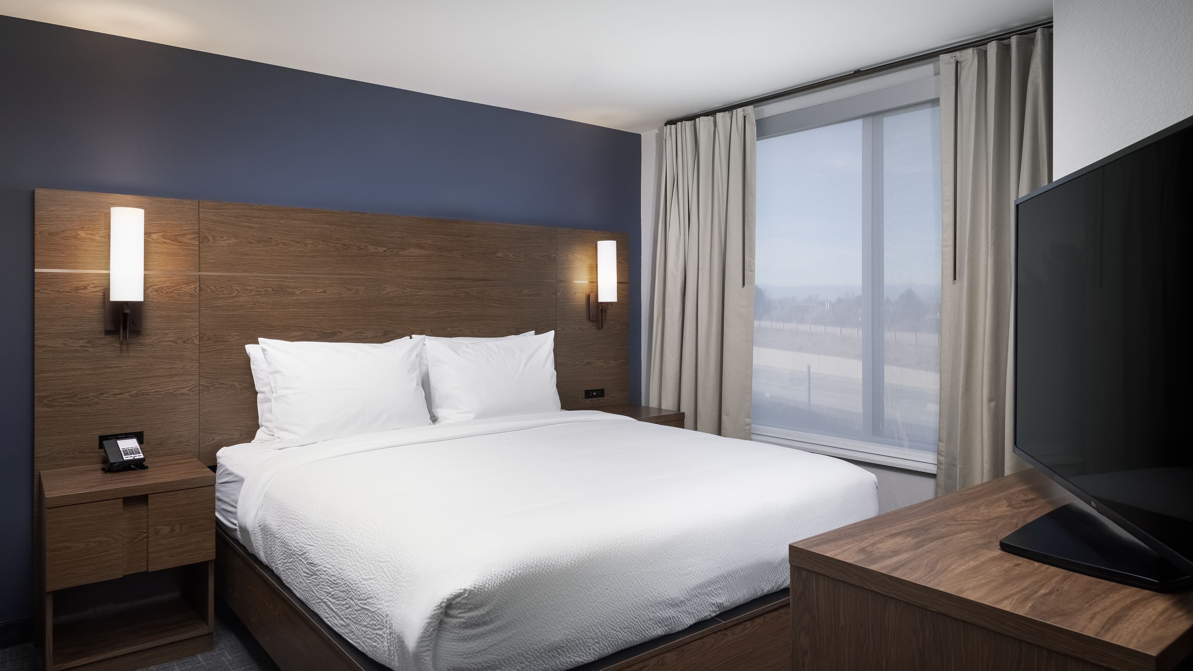 1 Bedroom Suite - Image 4