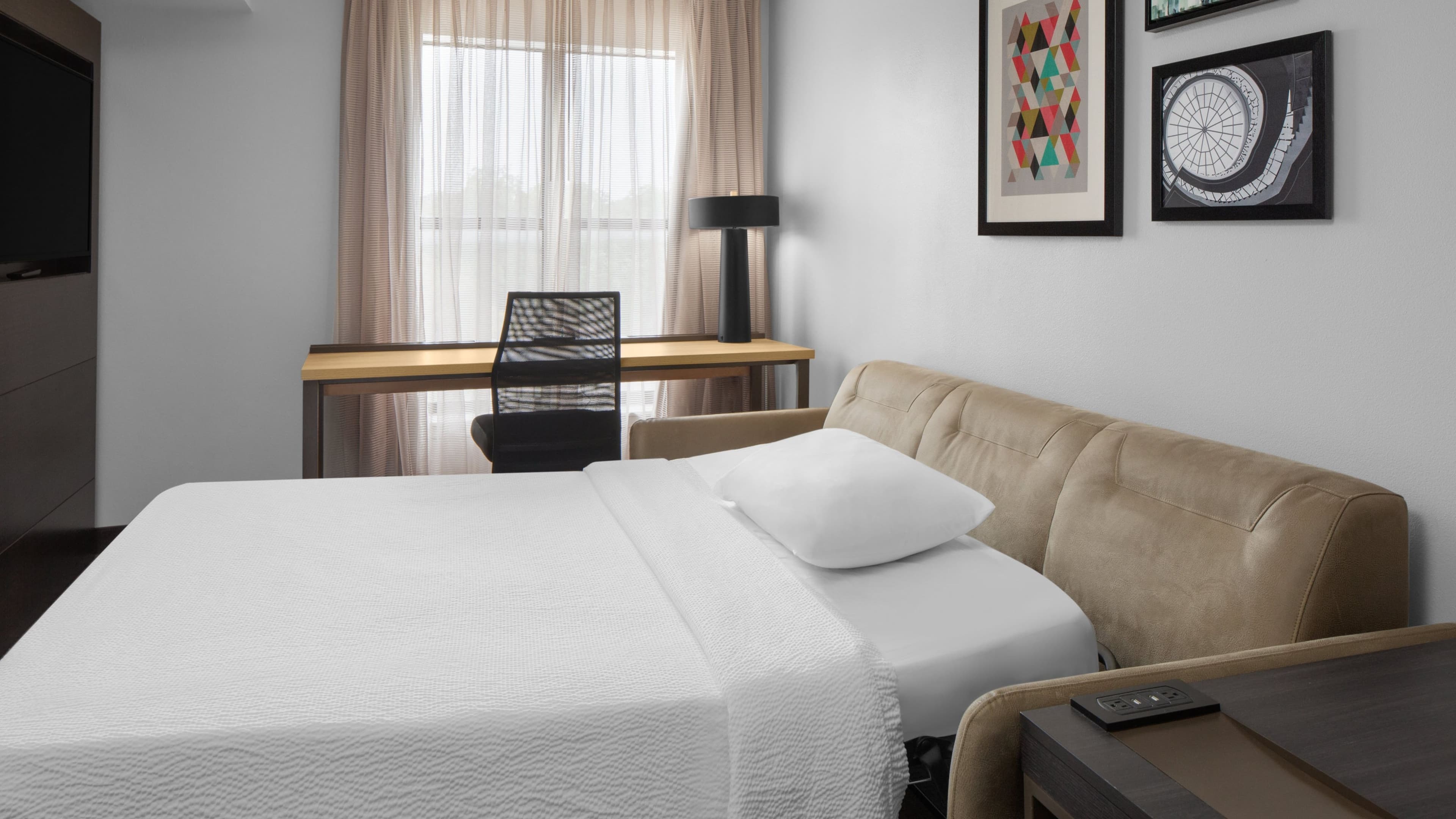 1 Bedroom Suite - Image 5