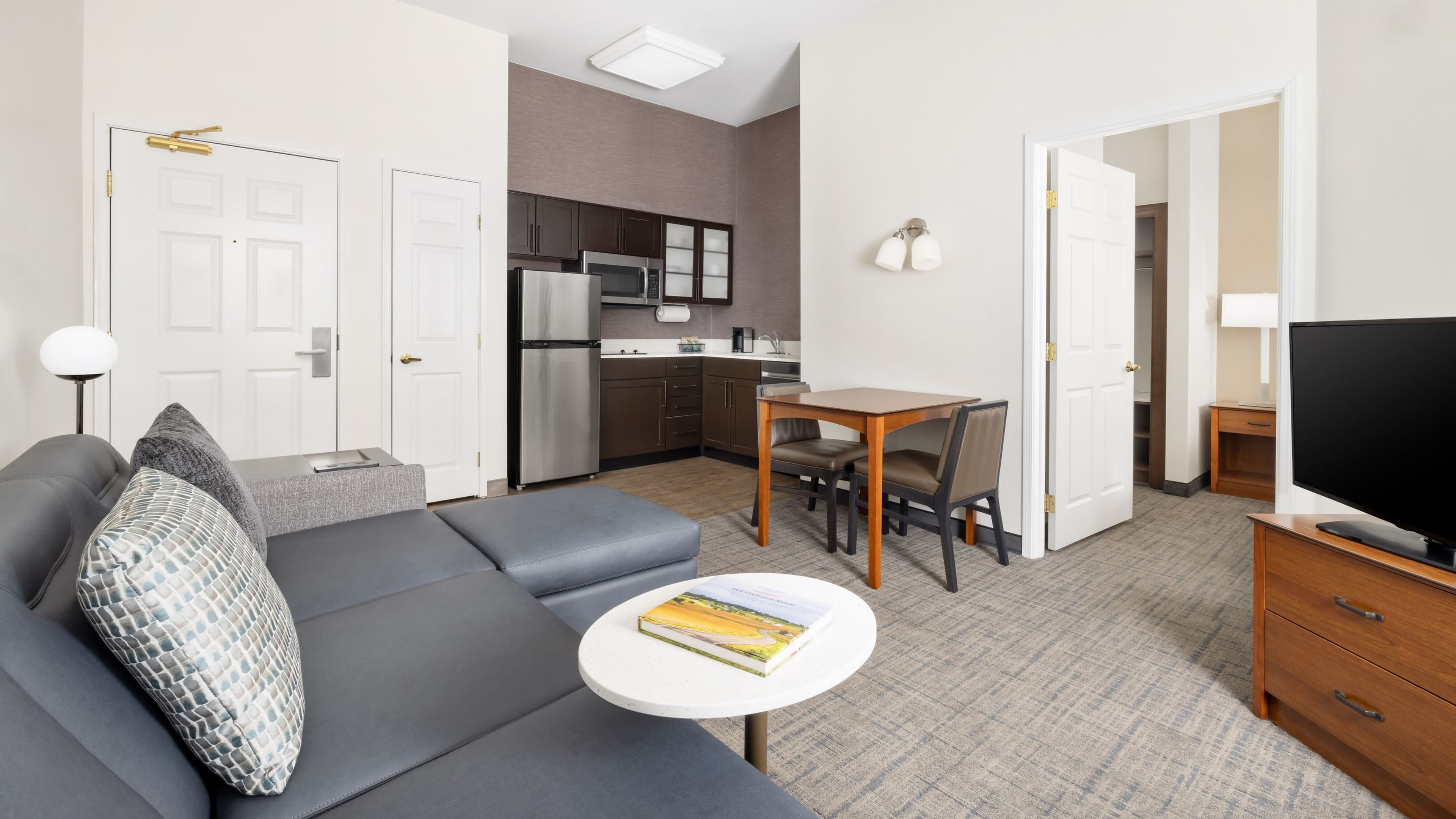 1 Bedroom Suite - Image 2