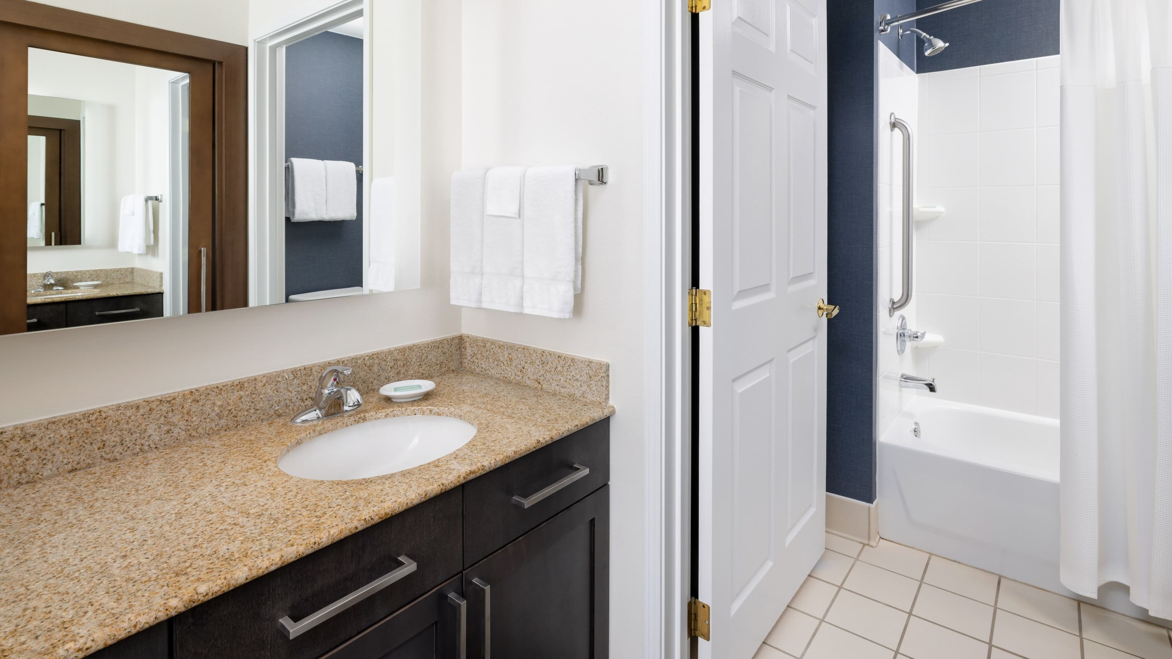 1 Bedroom Suite - Image 9