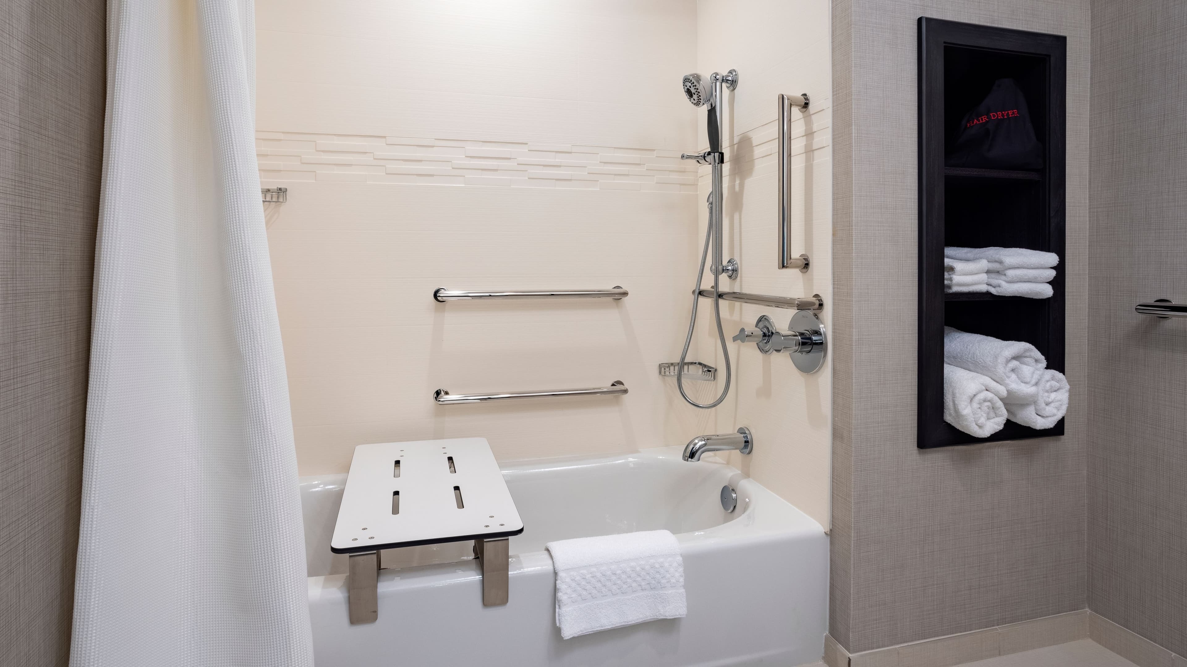 1 Bedroom 2 room Suite - Image 4