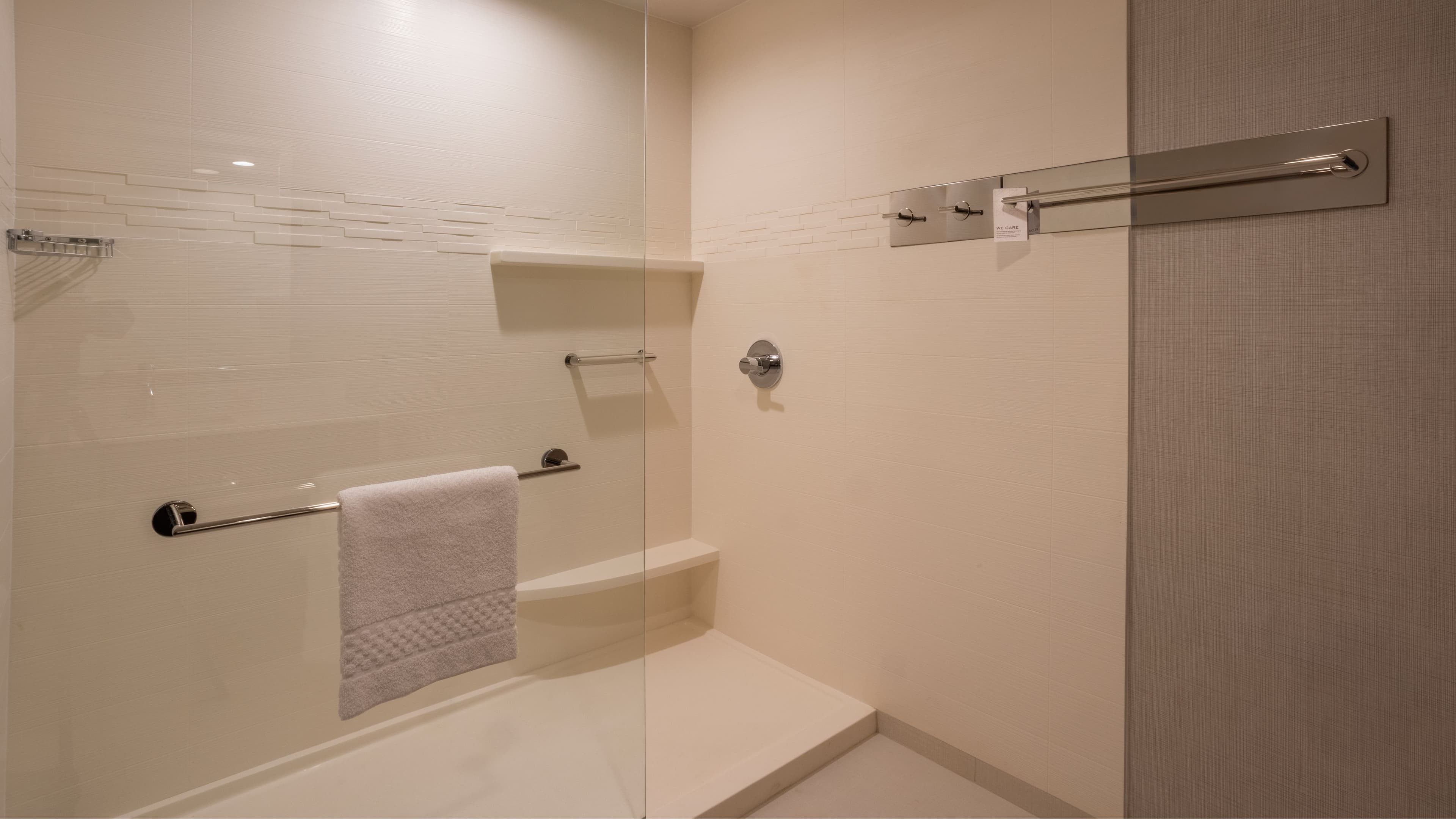 1 Bedroom 2 room Suite - Image 2