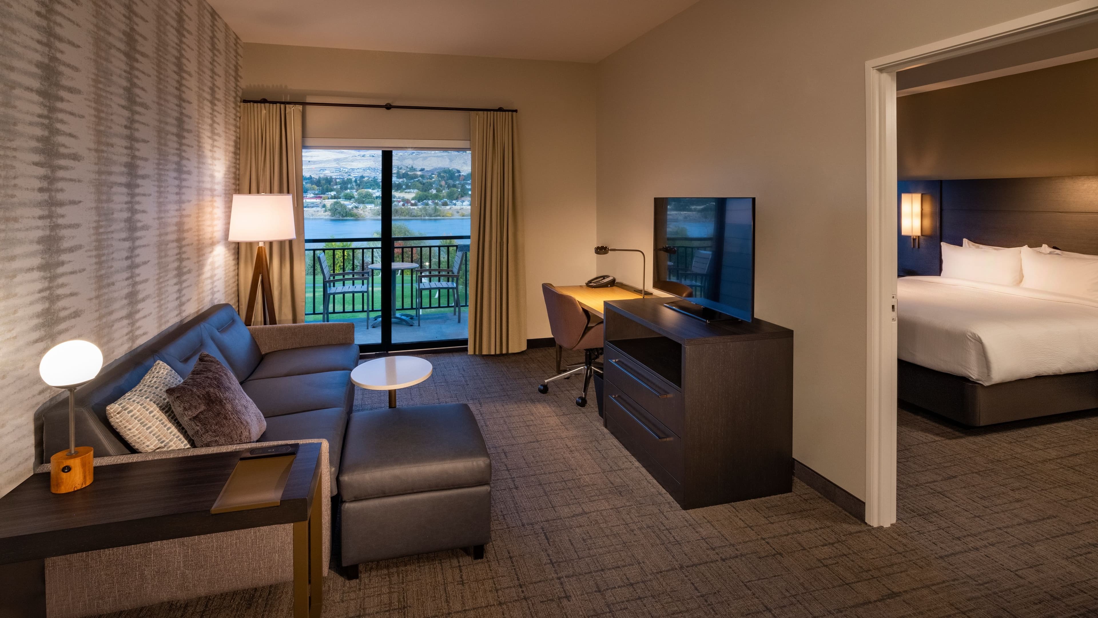 1 Bedroom 2 room Suite - Image 7