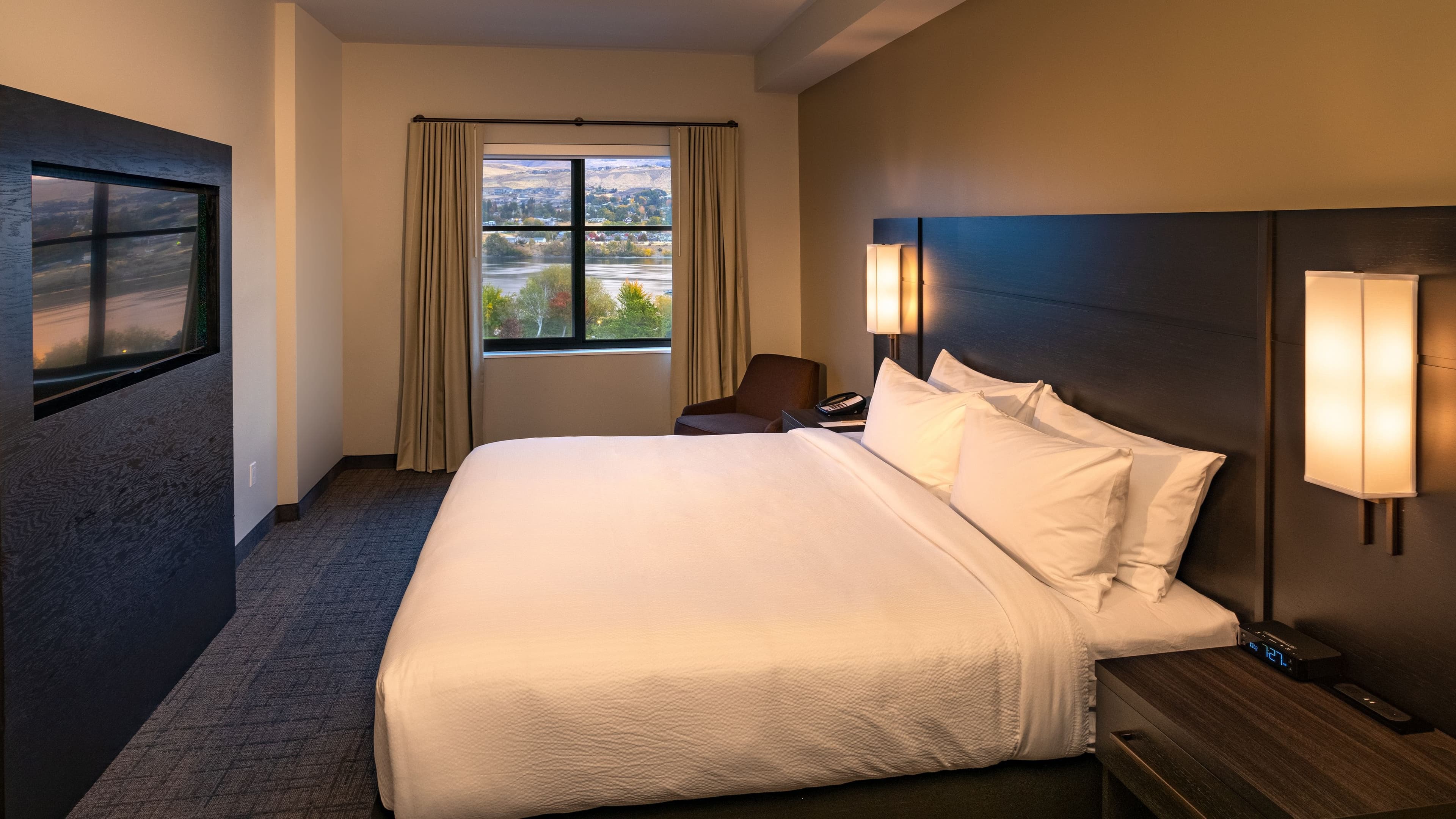 1 Bedroom 2 room Suite - Image 6