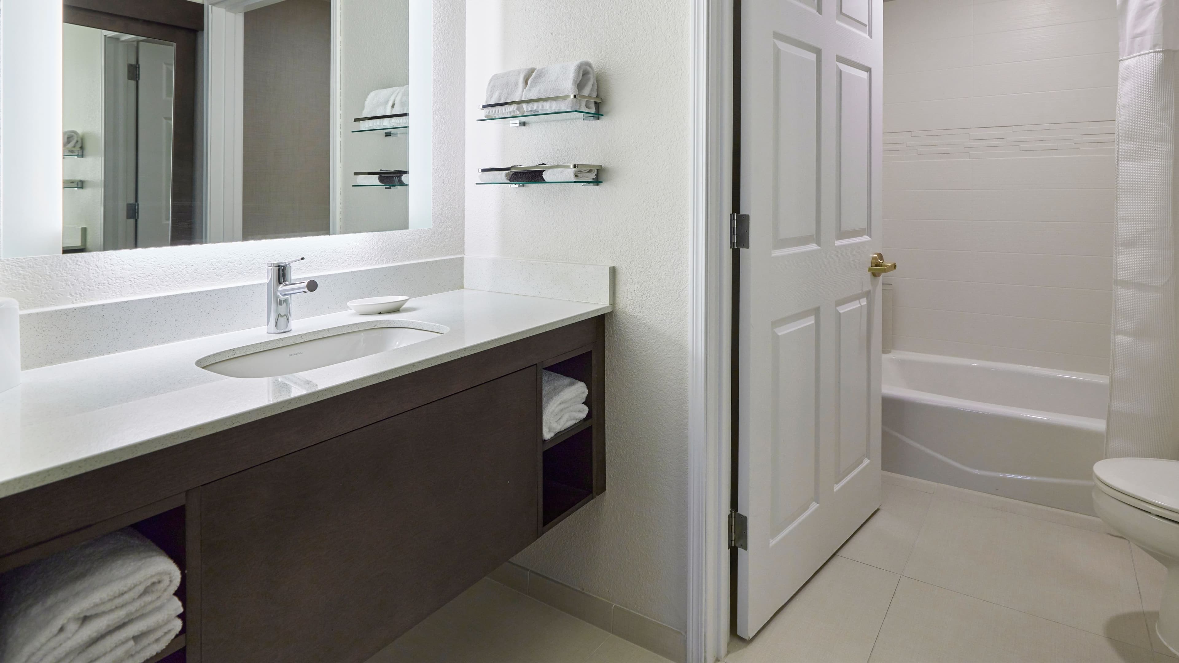 1 Bedroom Suite - Image 4