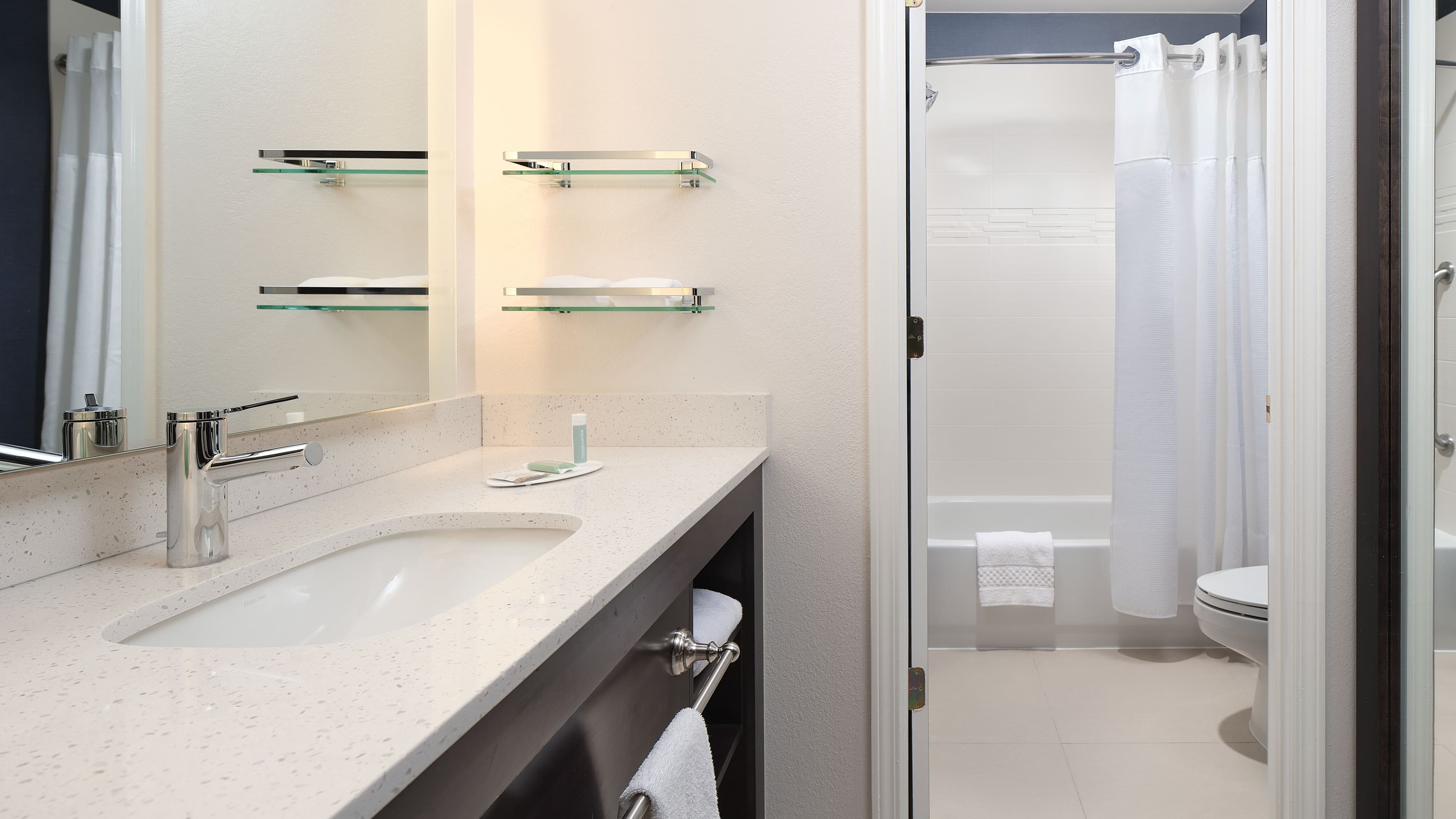 1 Bedroom Suite - Image 6