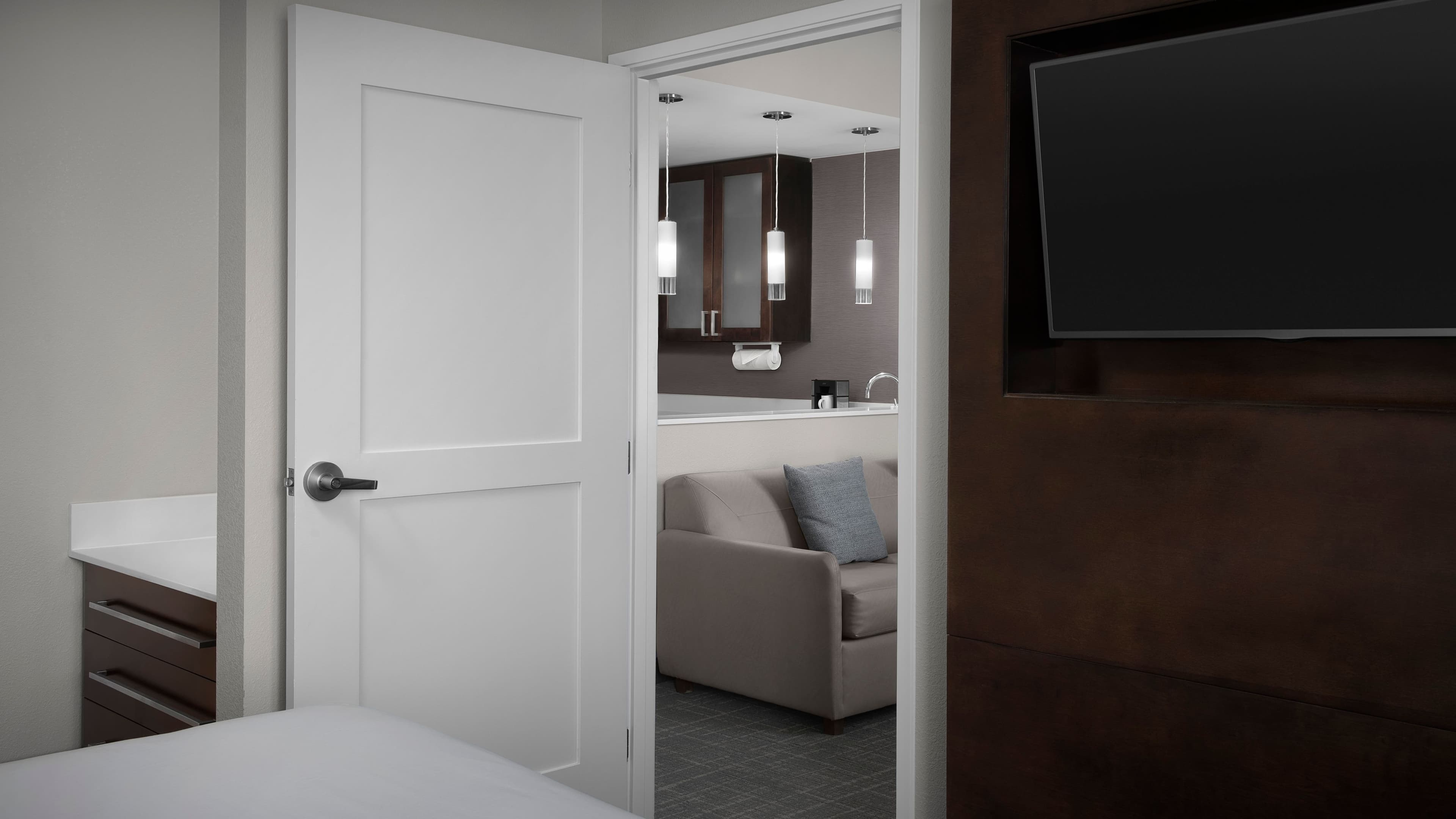 1 Bedroom Suite - Image 3