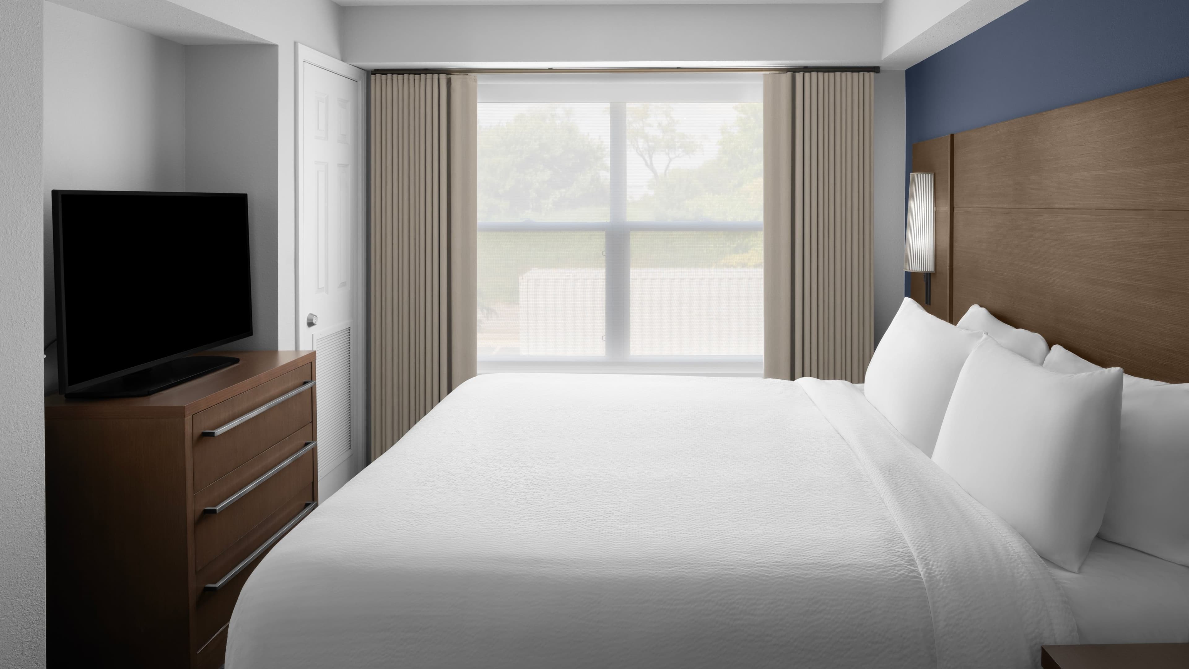 1 Bedroom Suite - Image 1