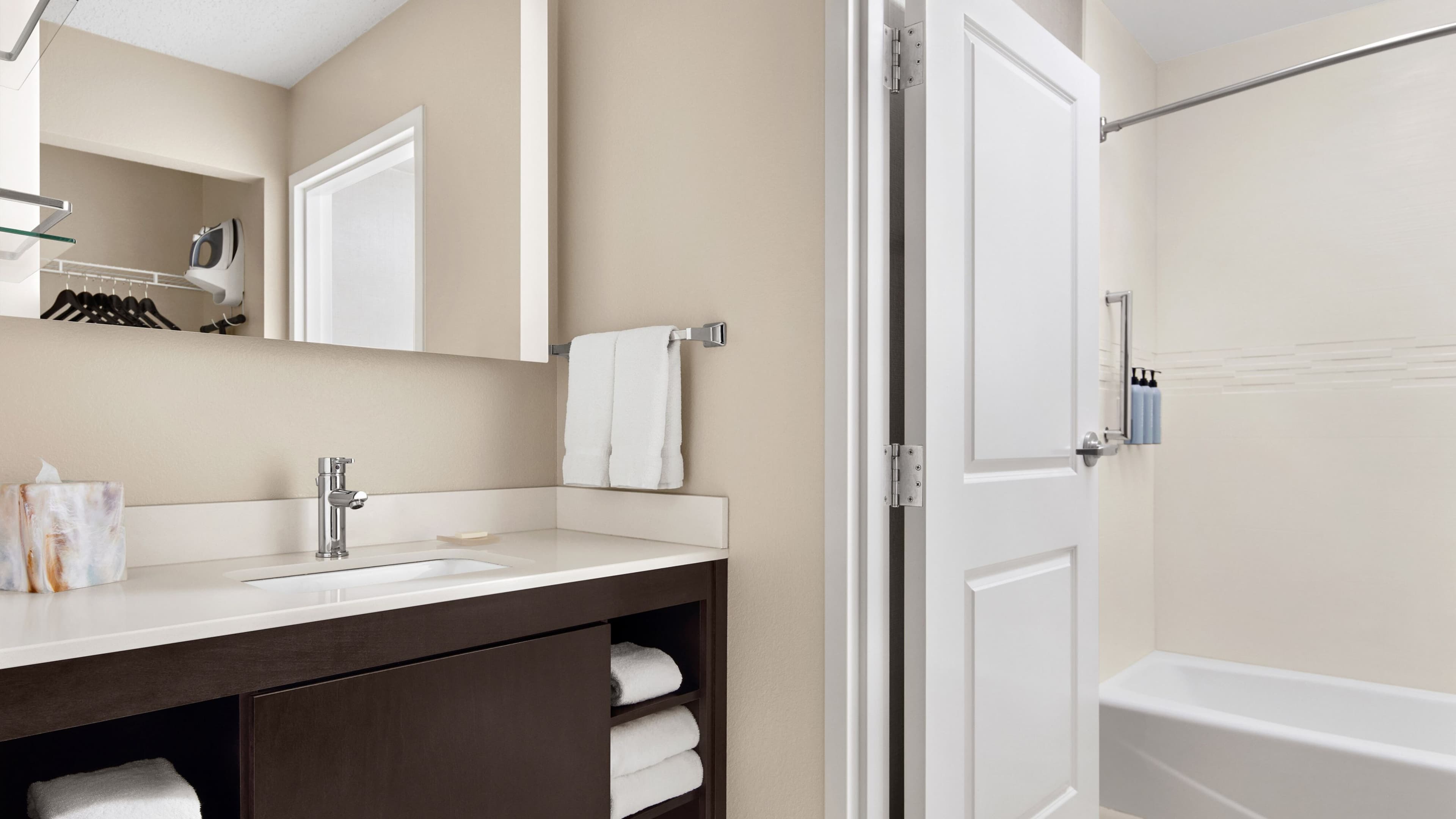 One Bedroom Suite - Image 5