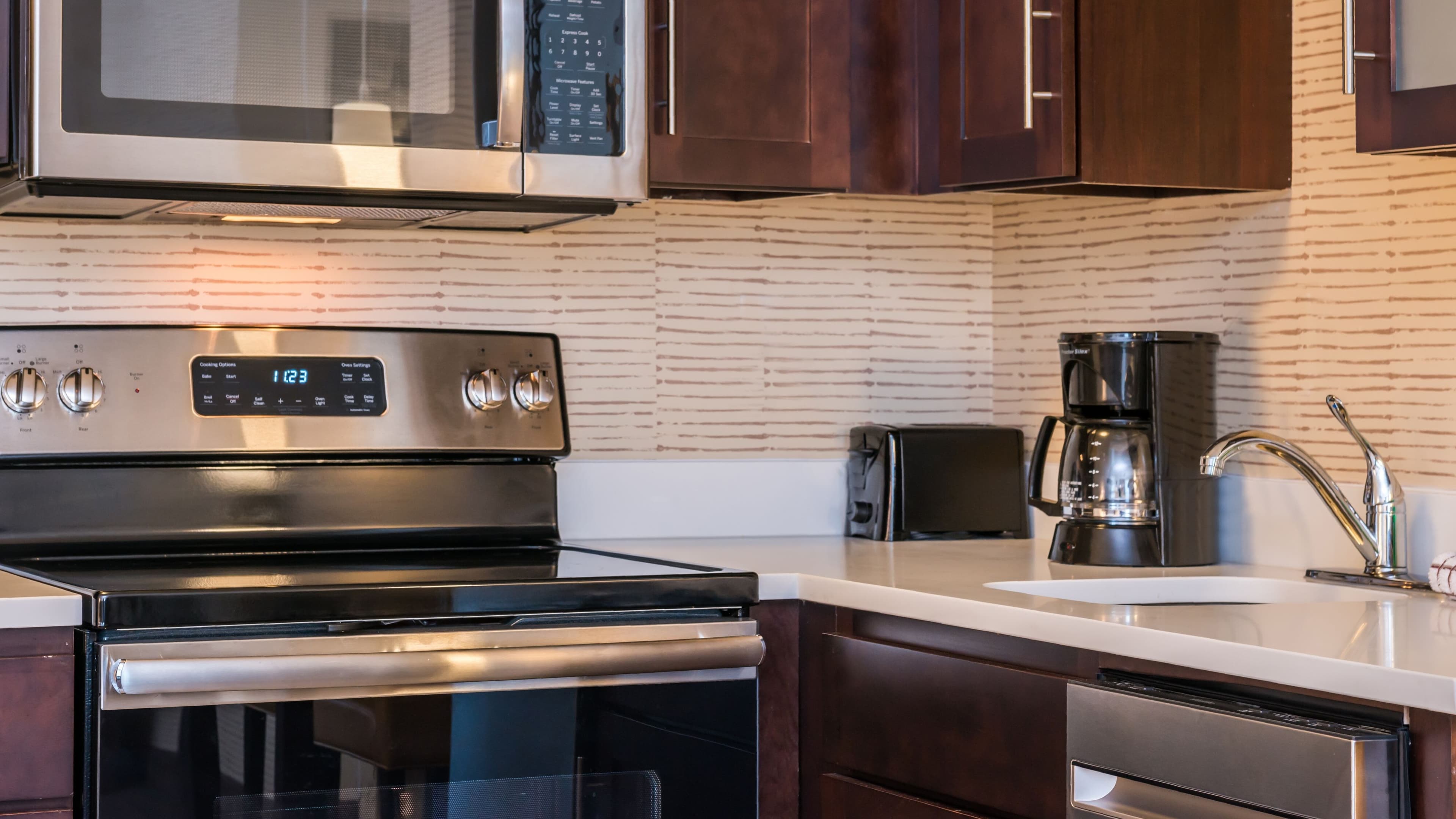 1 Bedroom Suite - Image 1