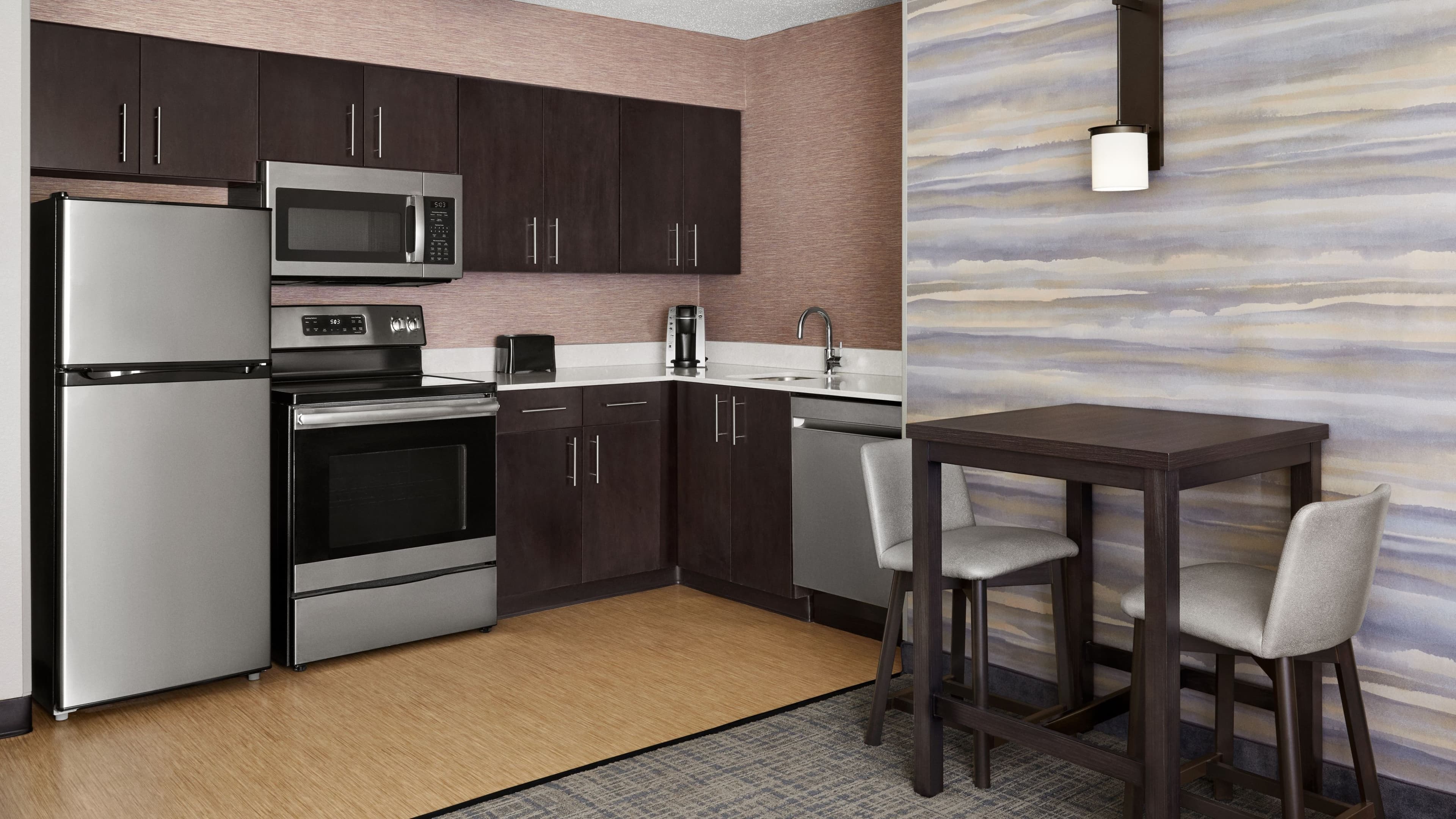 1 Bedroom Queen Suite - Image 4