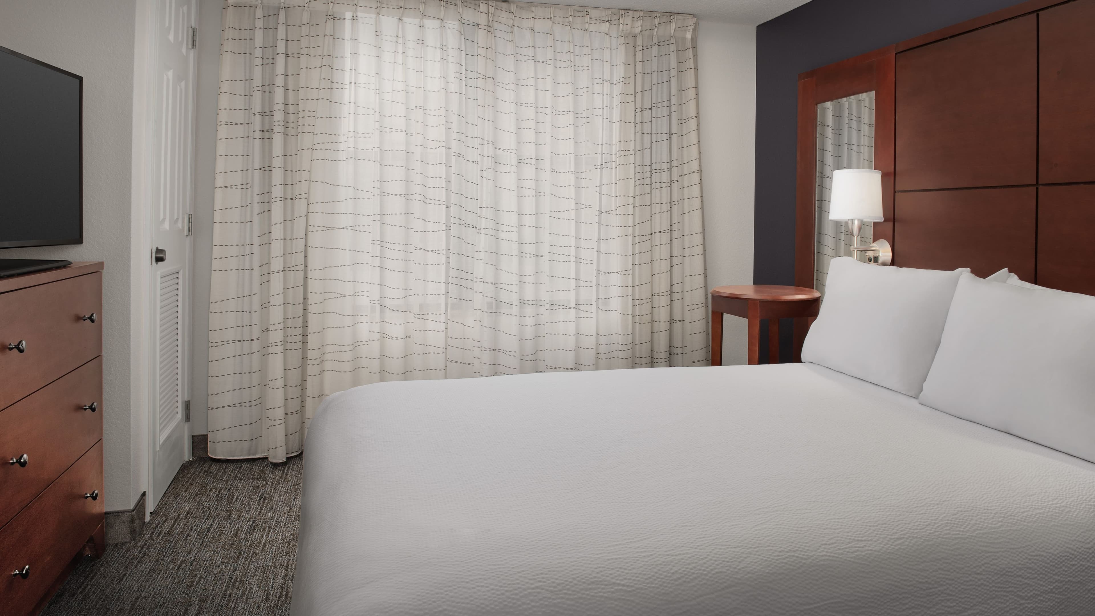 1 Bedroom Suite - Image 2