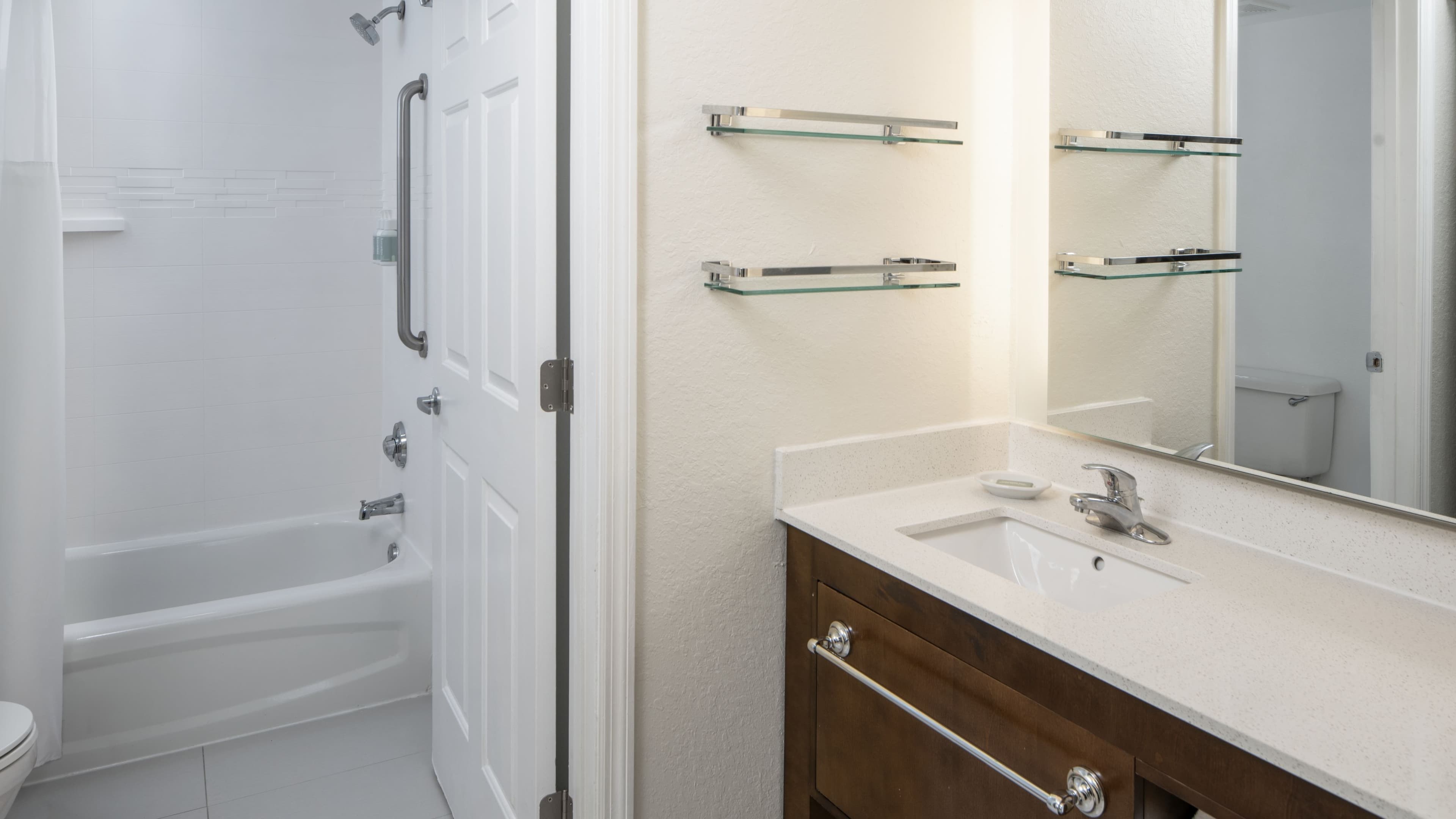 1 Bedroom Suite - Image 5