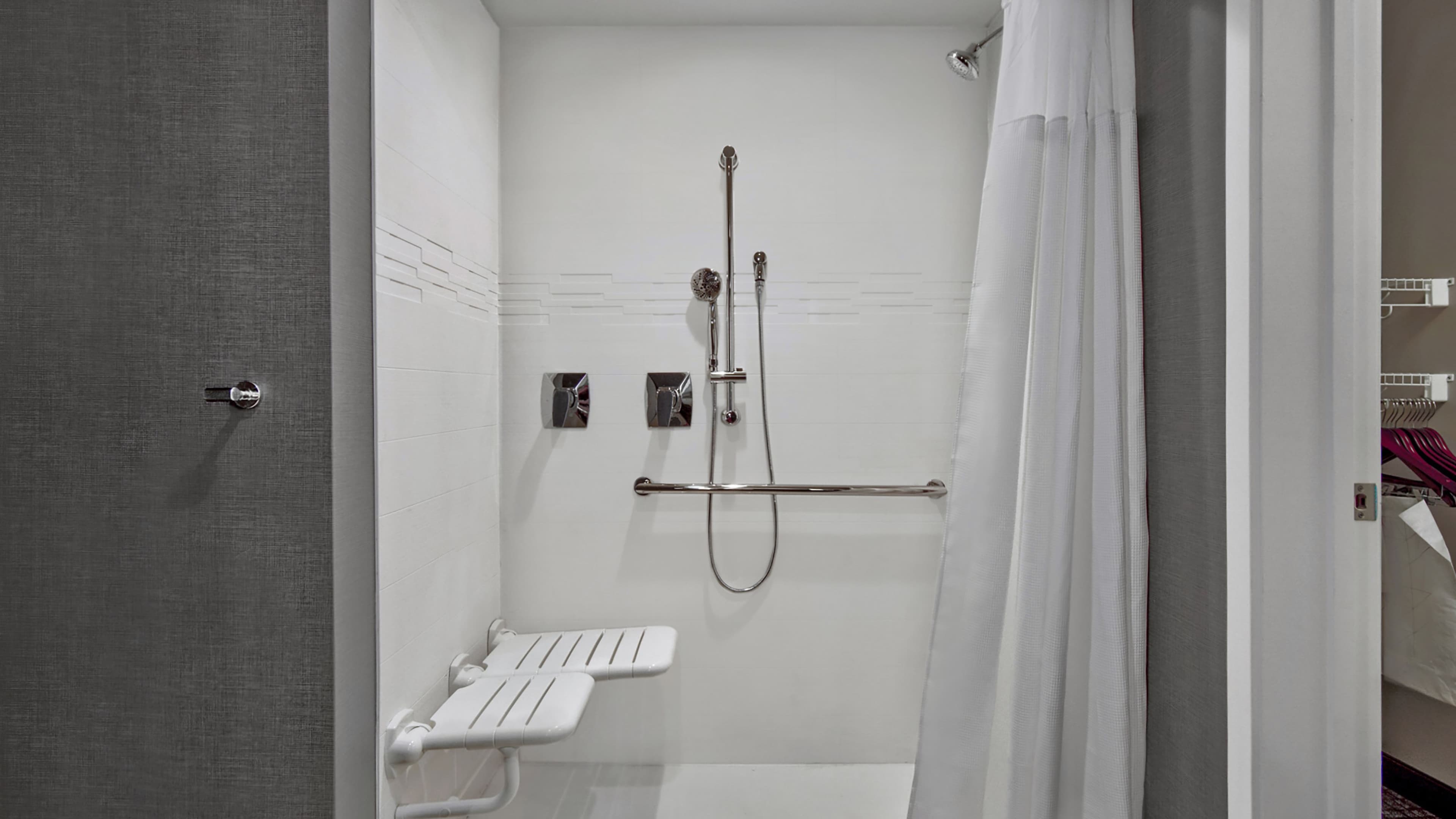 Studio King Suite - Image 11