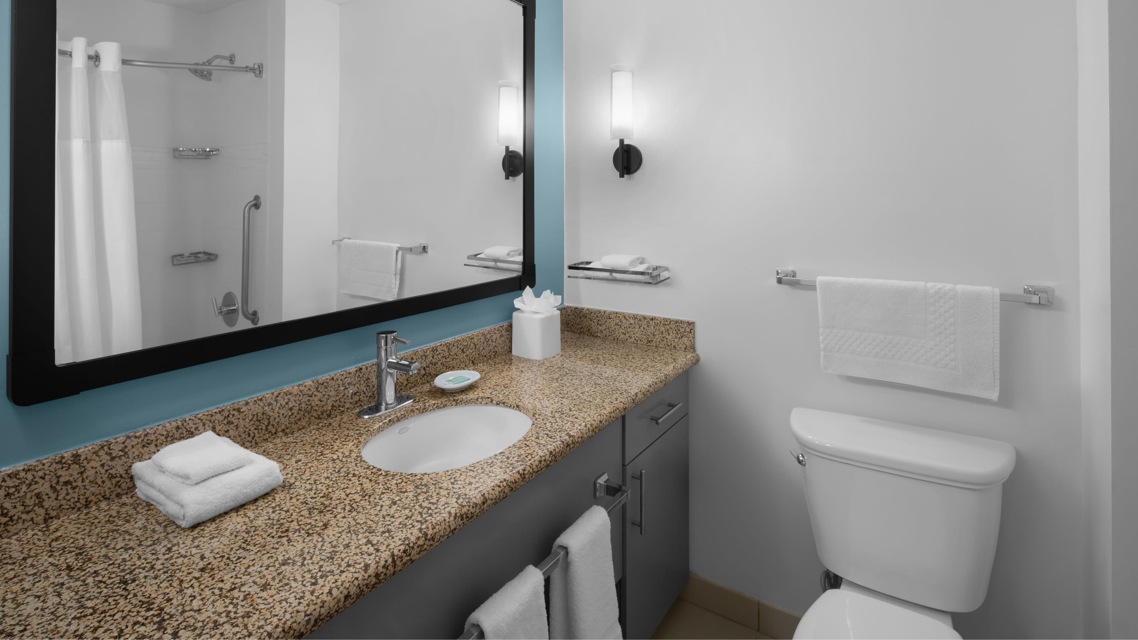 1 Bedroom King Suite - Image 7