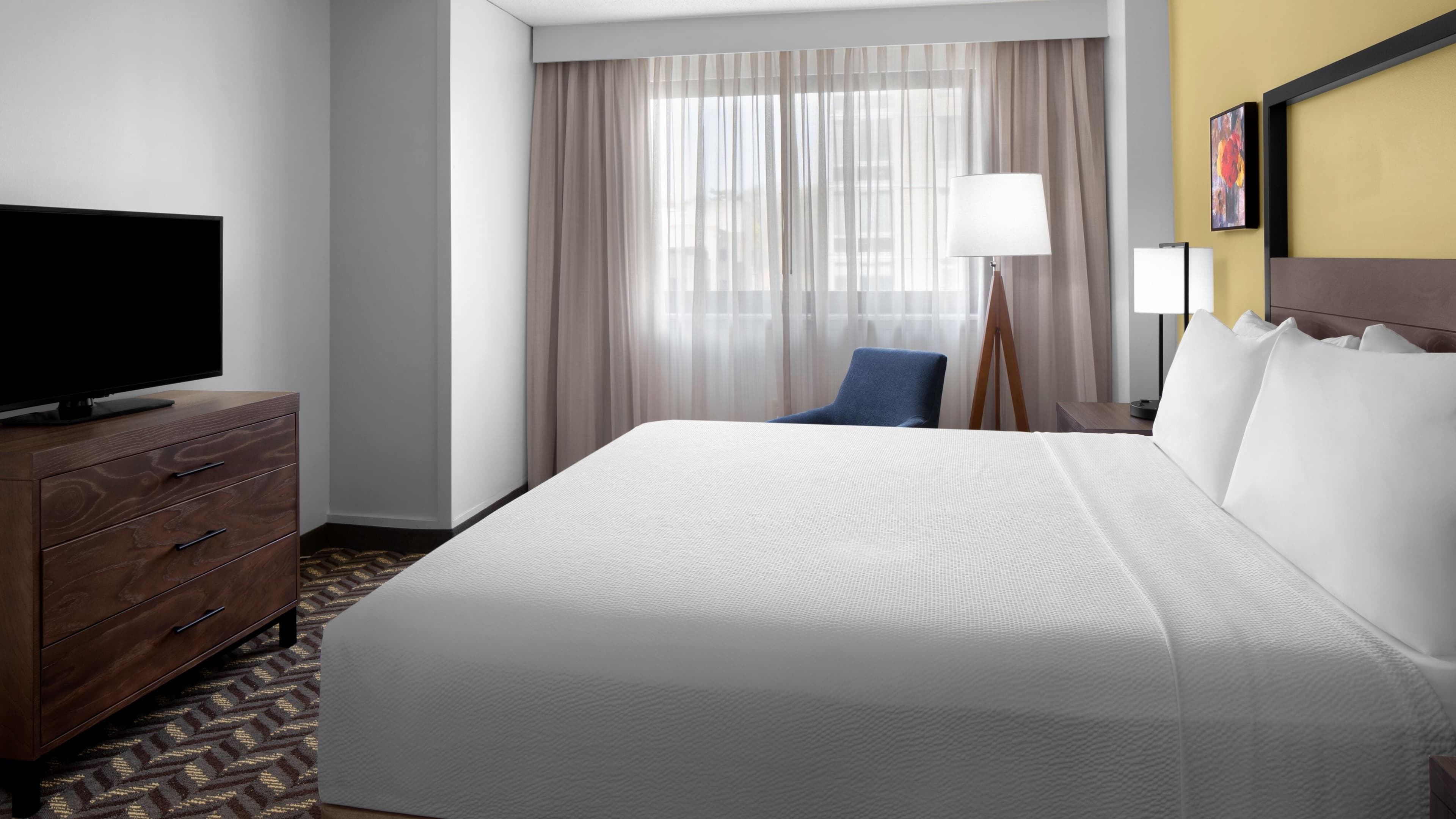 1 Bedroom King Suite - Image 2