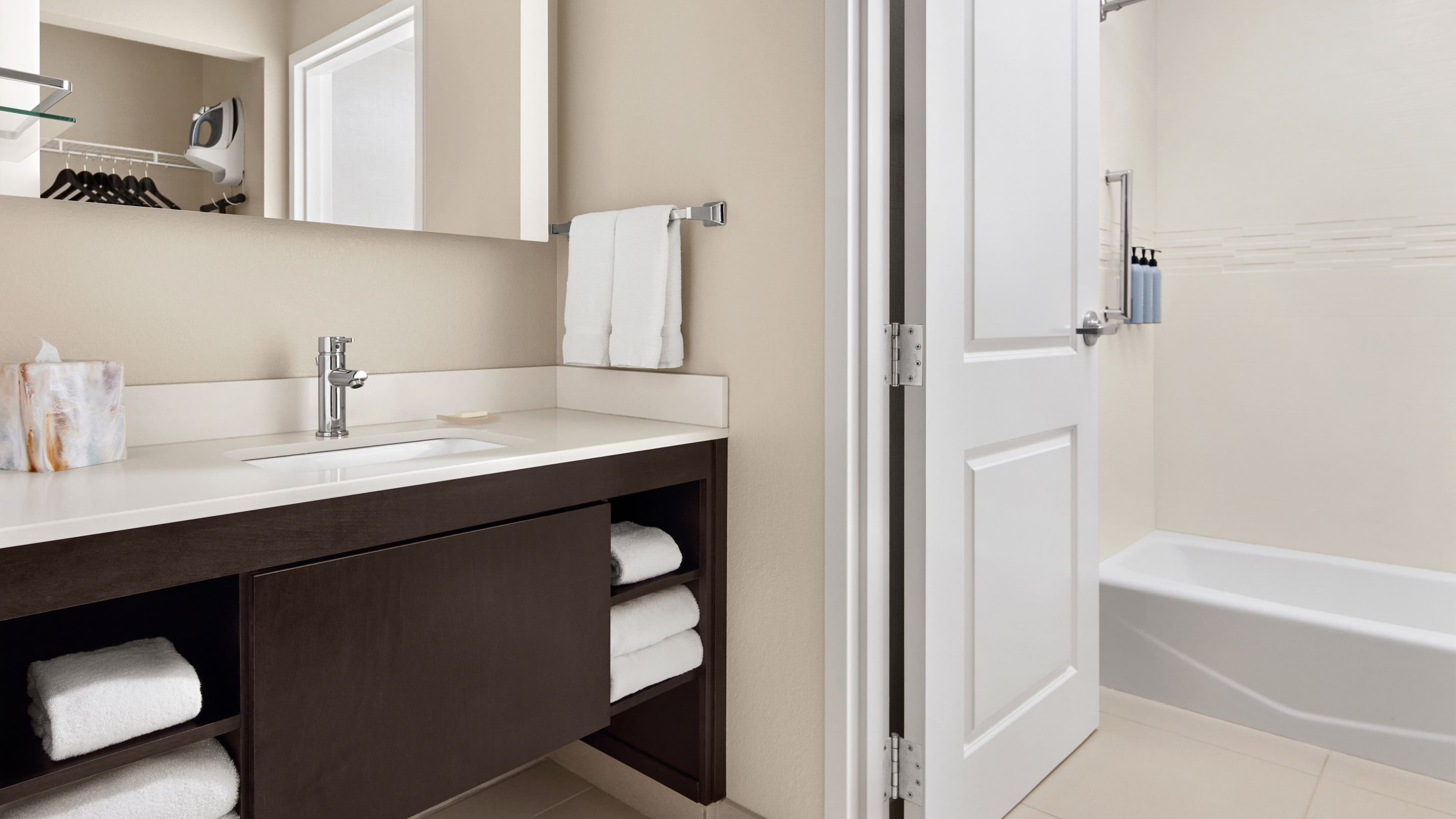 One Bedroom Suite - Image 4