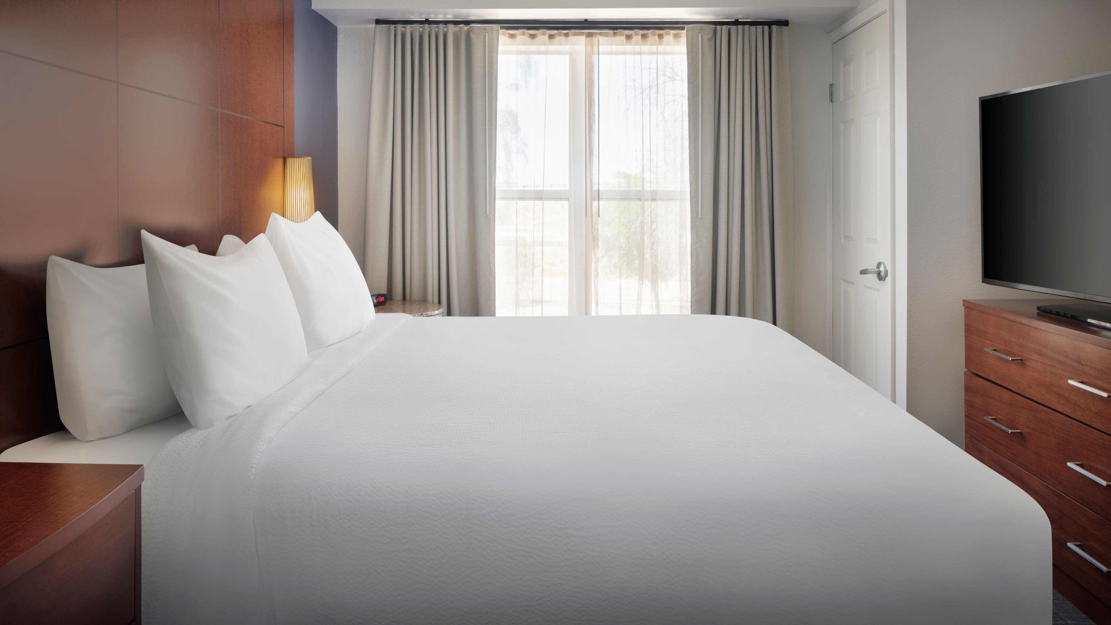 1 Bedroom Suite - Image 2