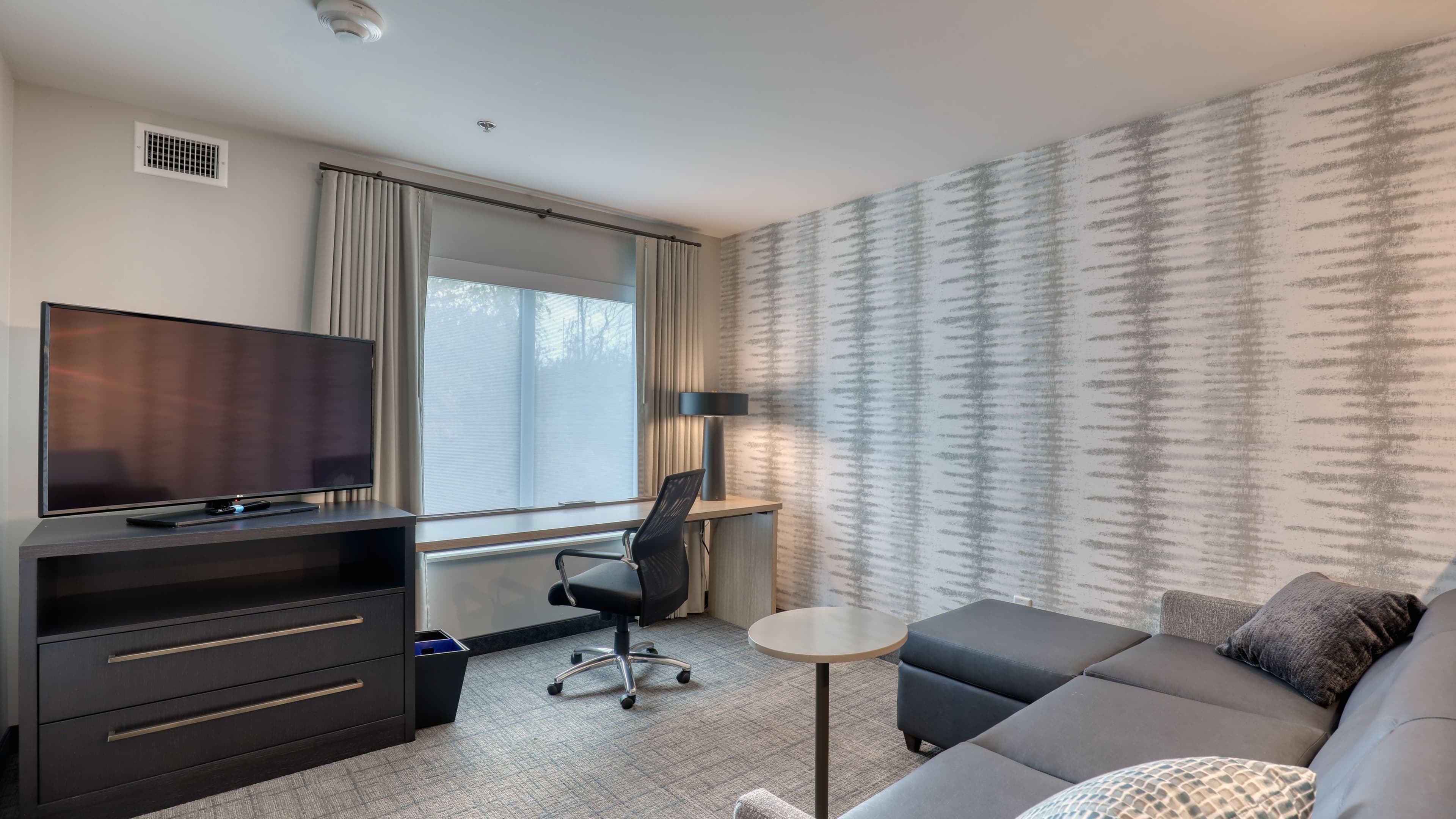 1 Bedroom Suite - Image 2