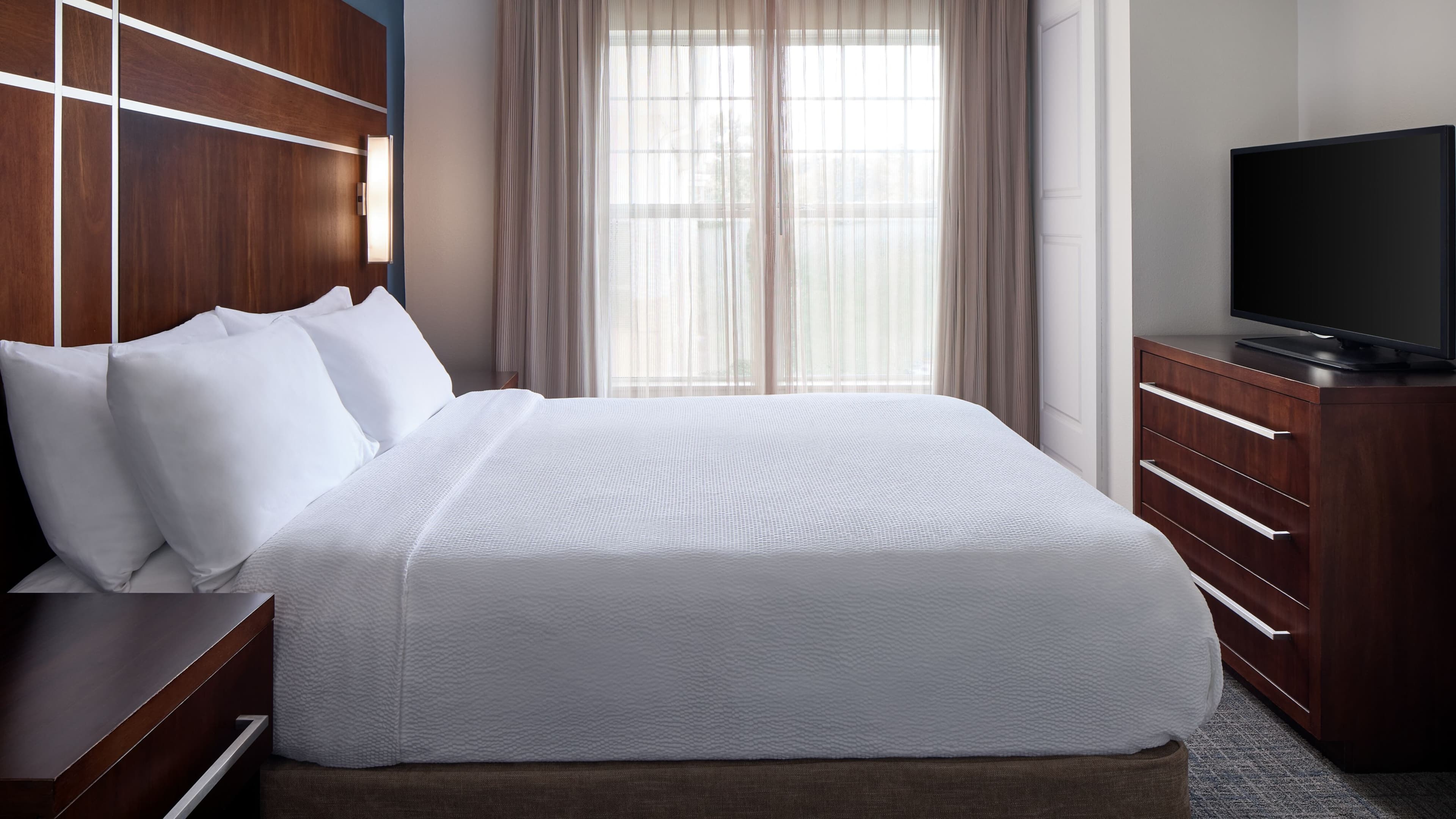 1 Bedroom Suite - Image 2