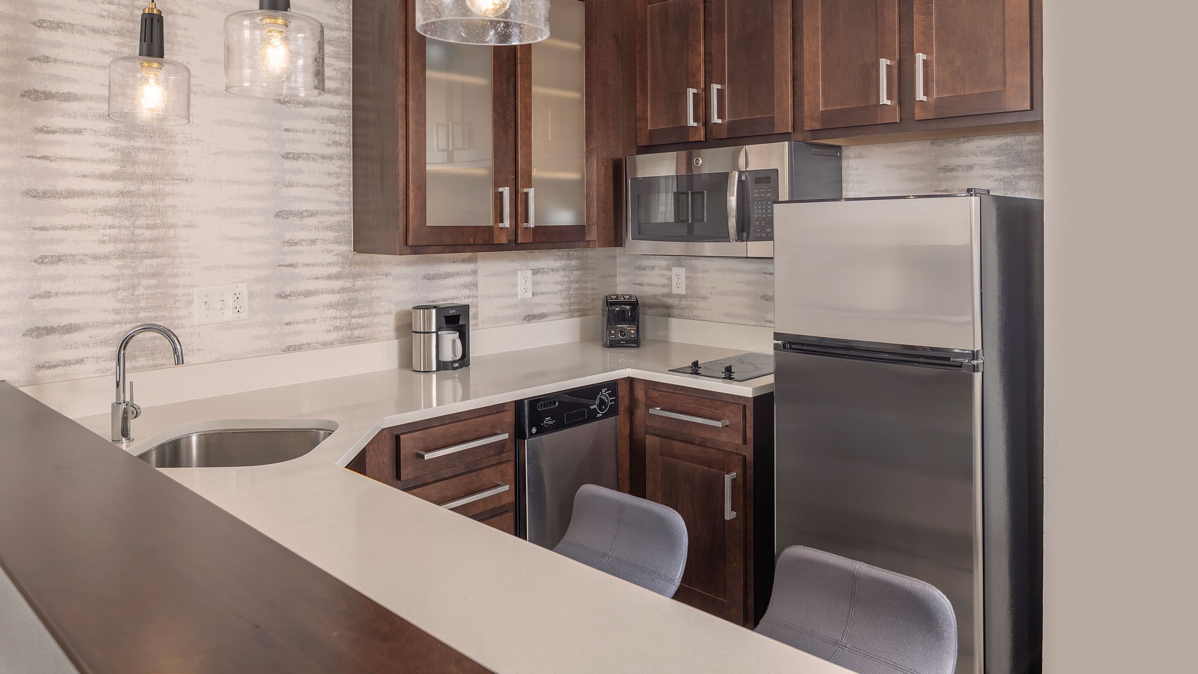 1 Bedroom Suite - Image 2