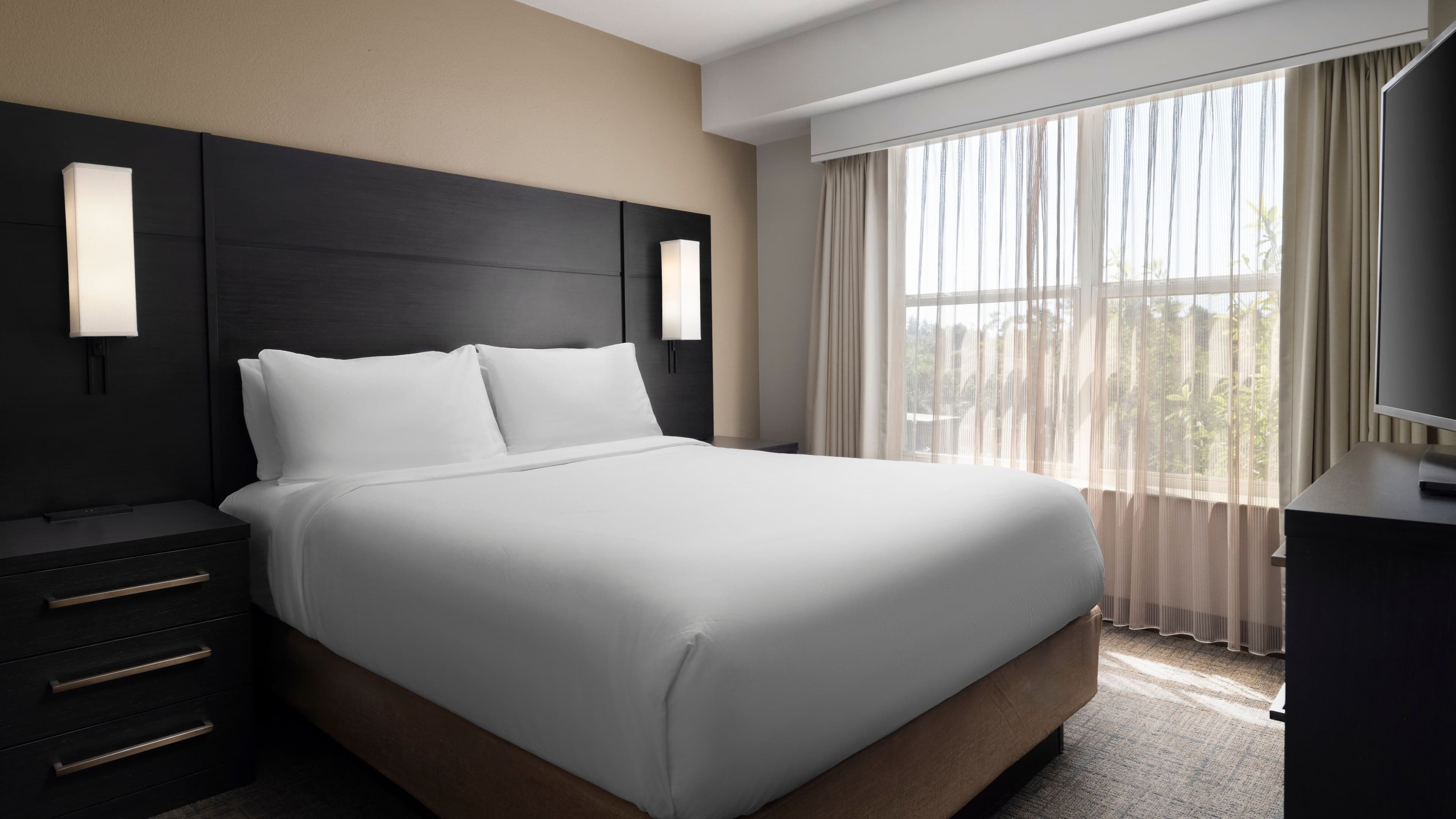 1 Bedroom Suite - Image 3