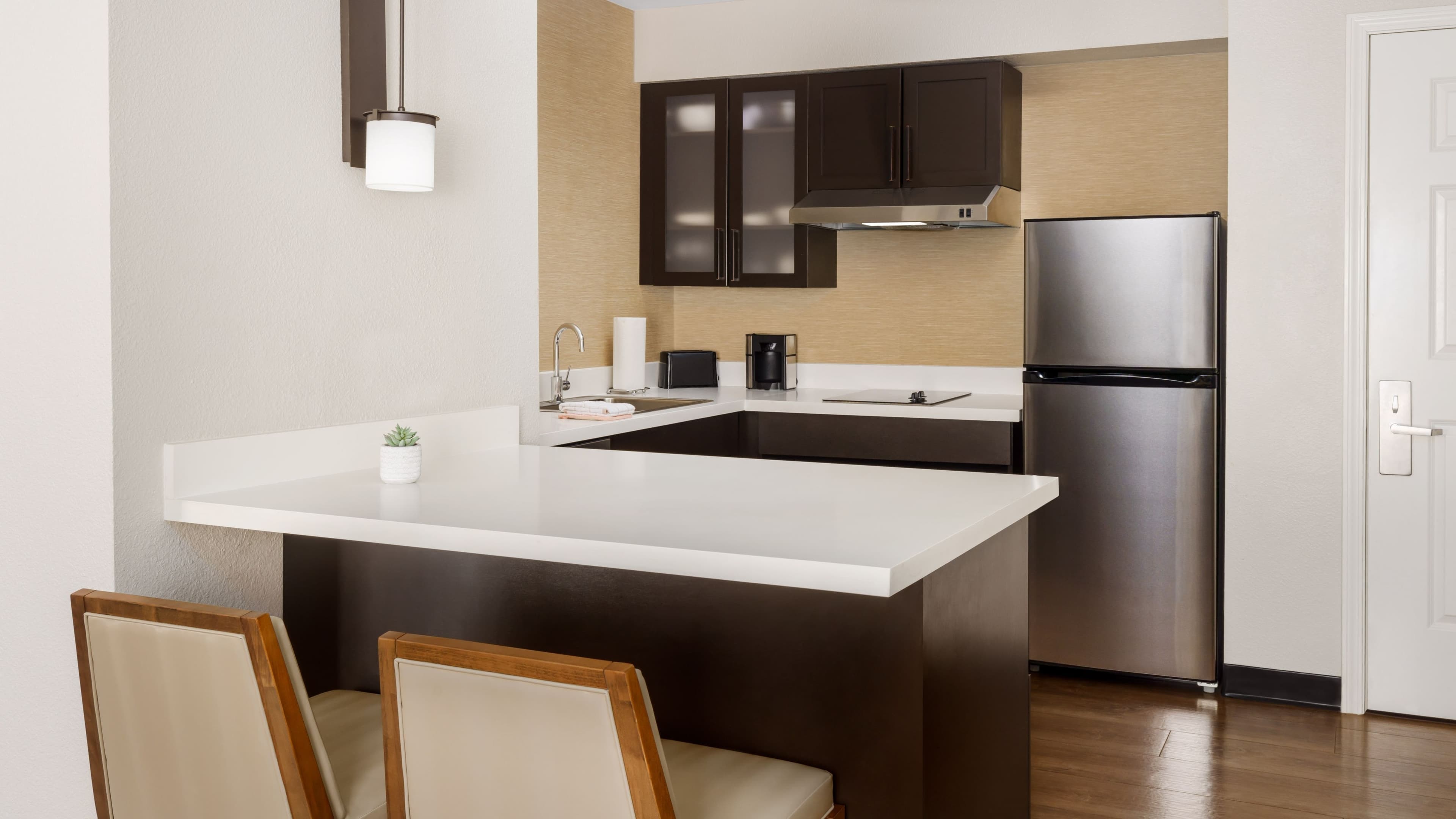 1 Bedroom 2 room Suite - Image 4