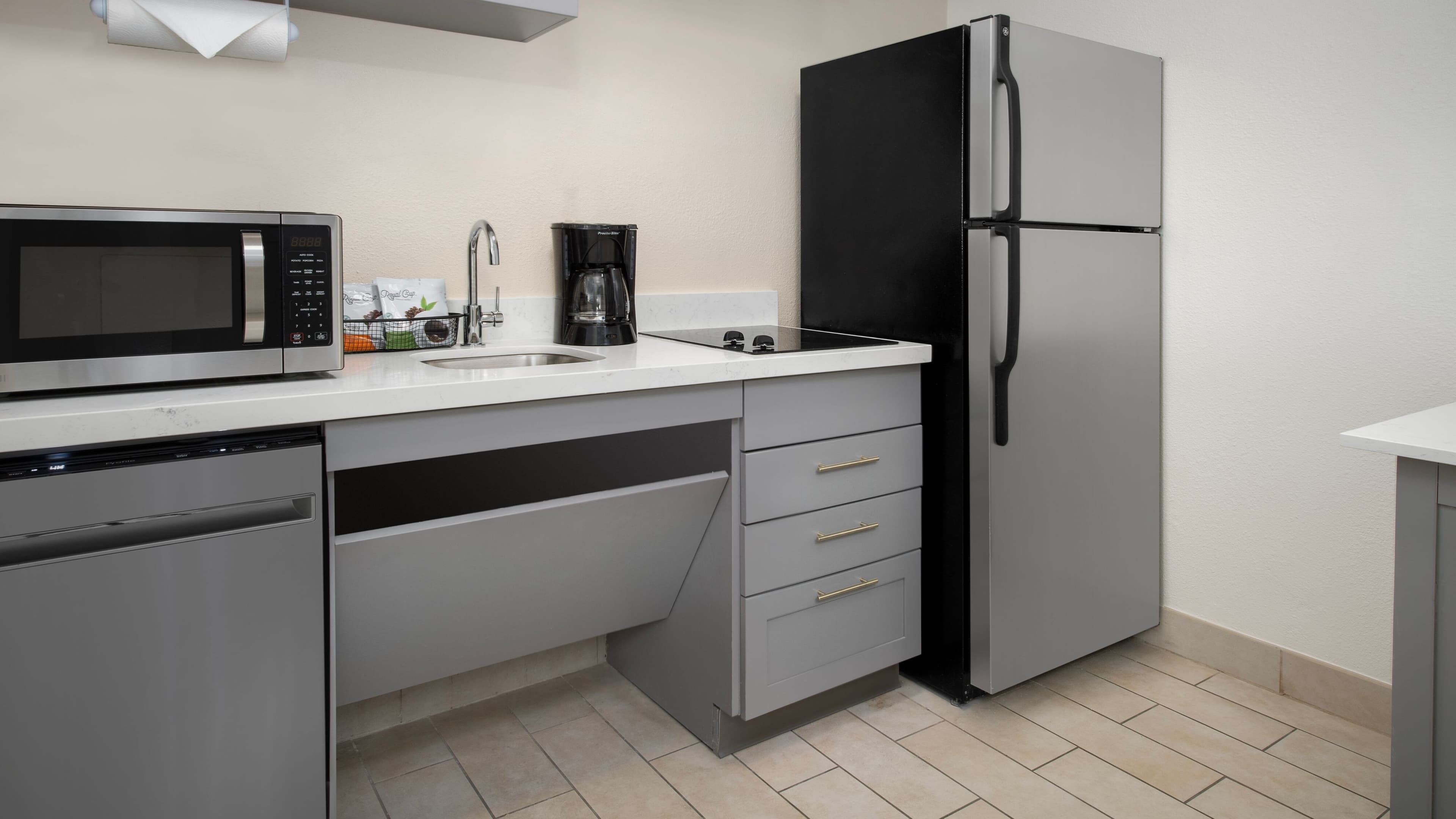 1 Bedroom King Suite - Image 4