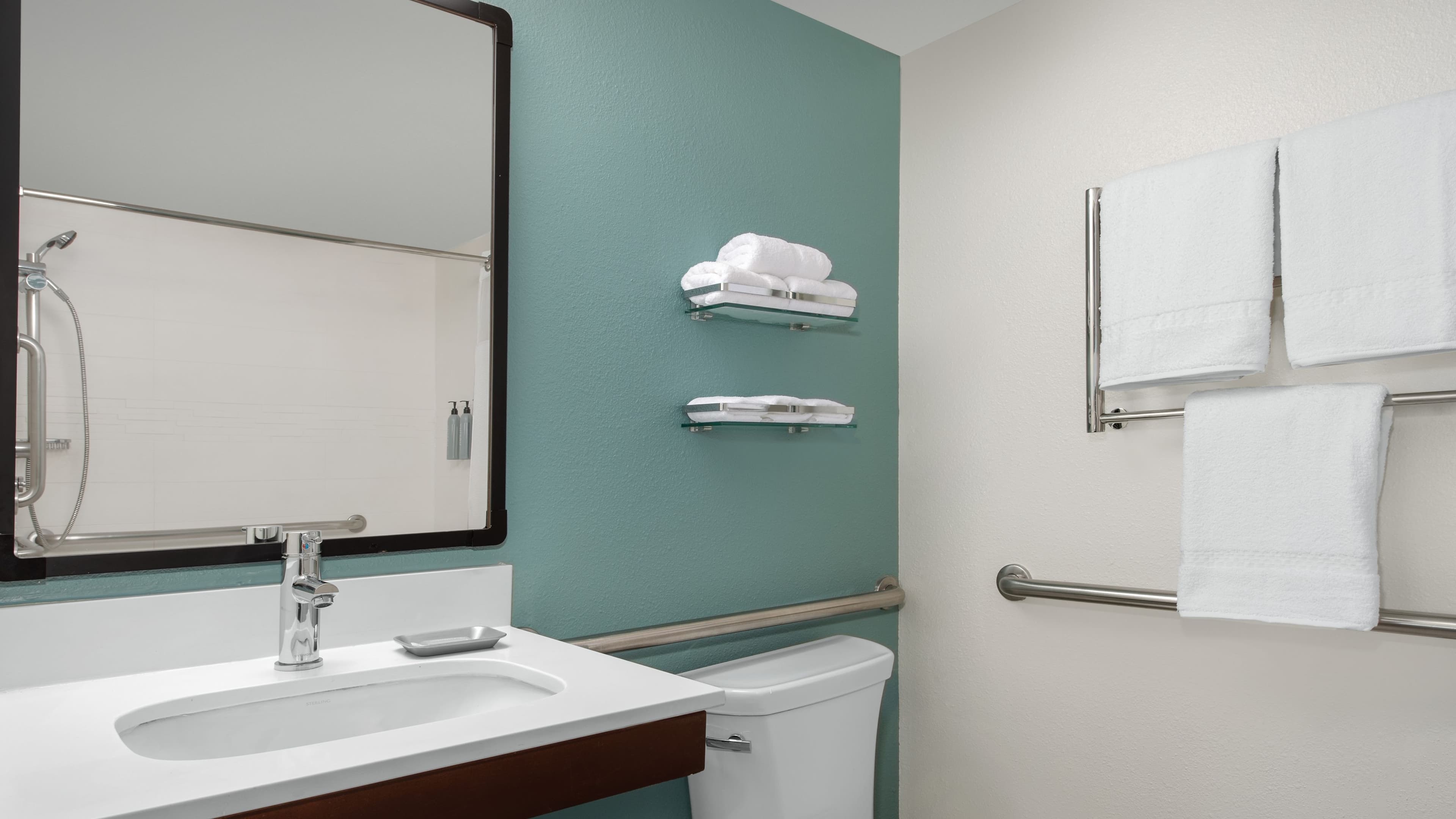 1 Bedroom King Suite - Image 8