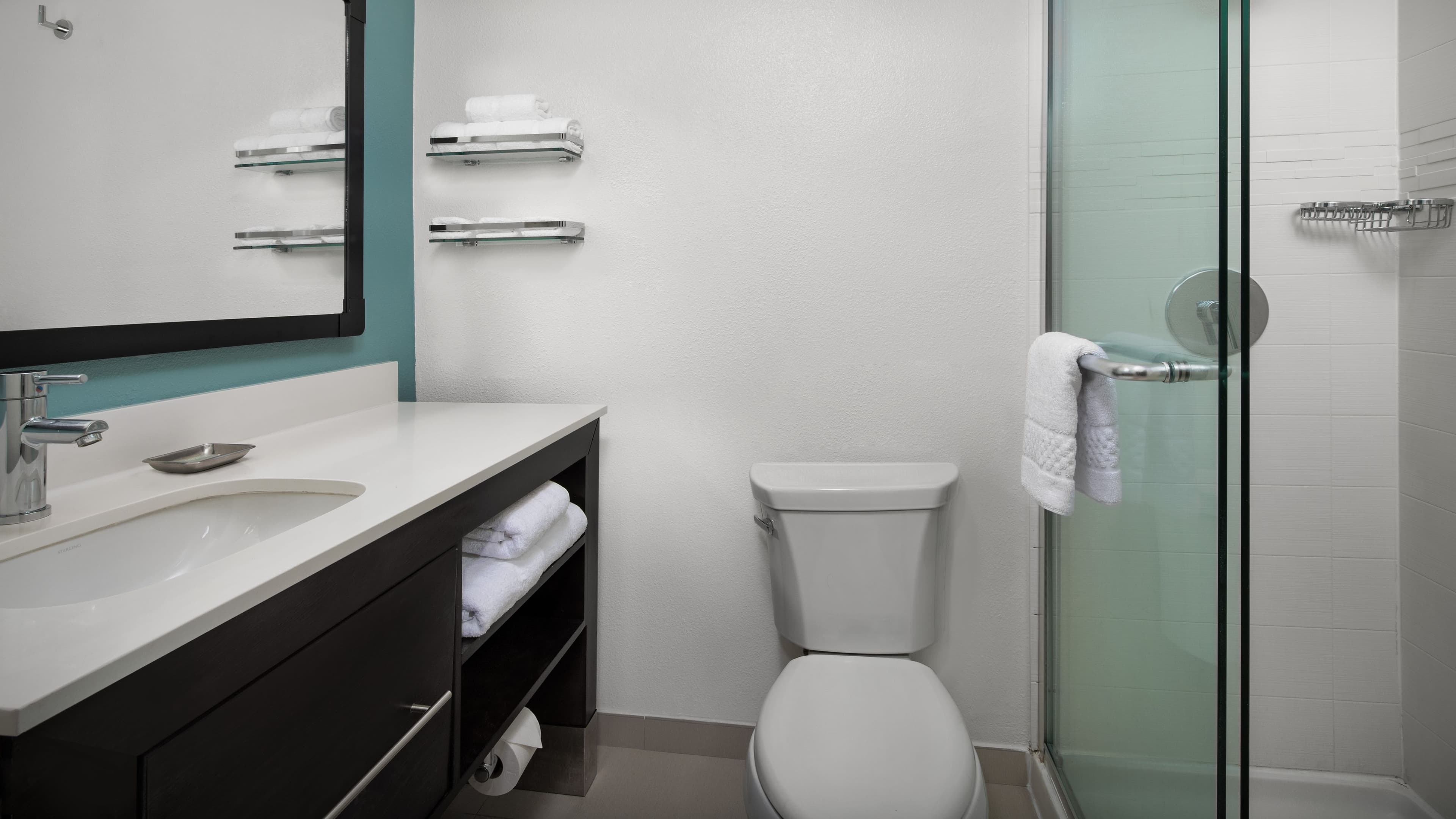 1 Bedroom King Suite - Image 7