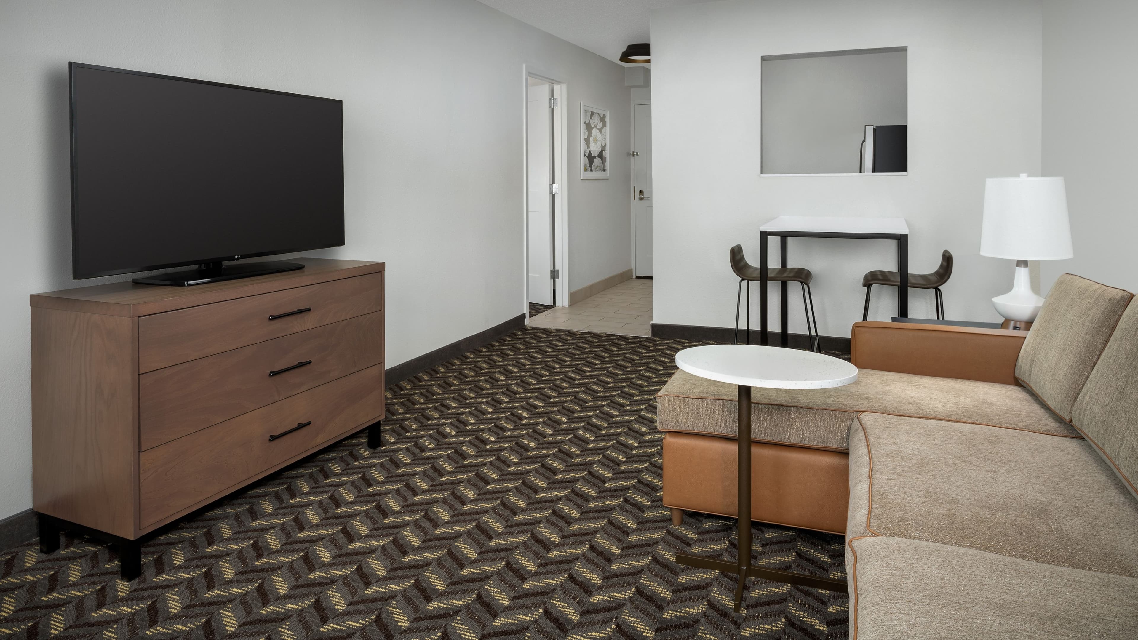 1 Bedroom King Suite - Image 2