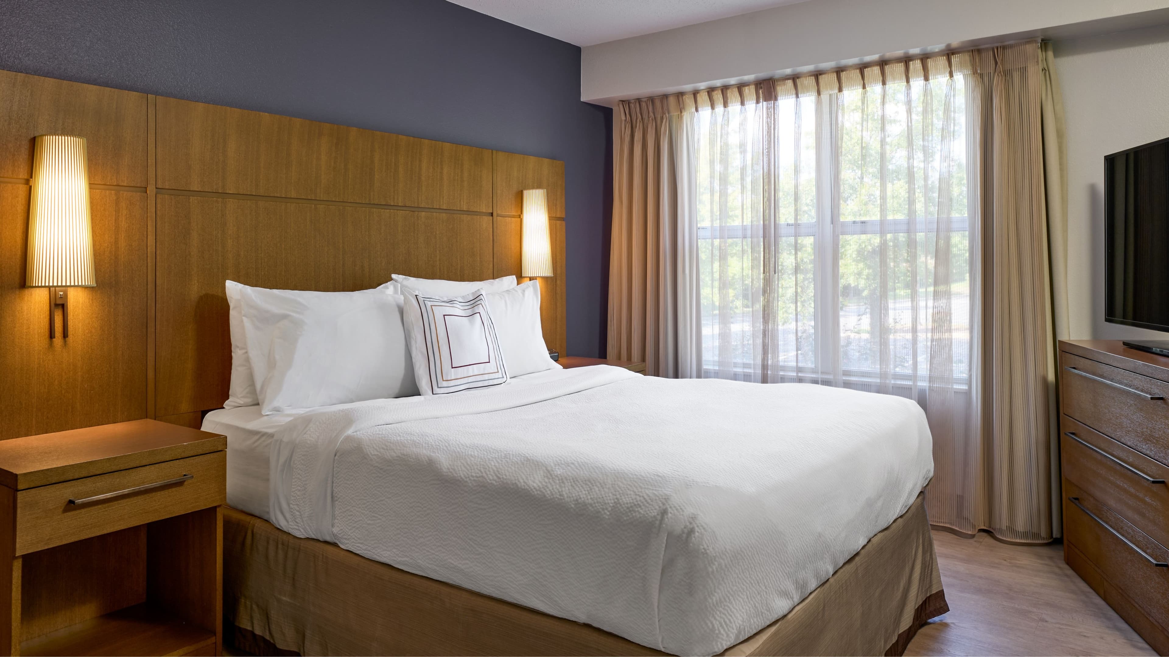 1 Bedroom Suite - Image 7