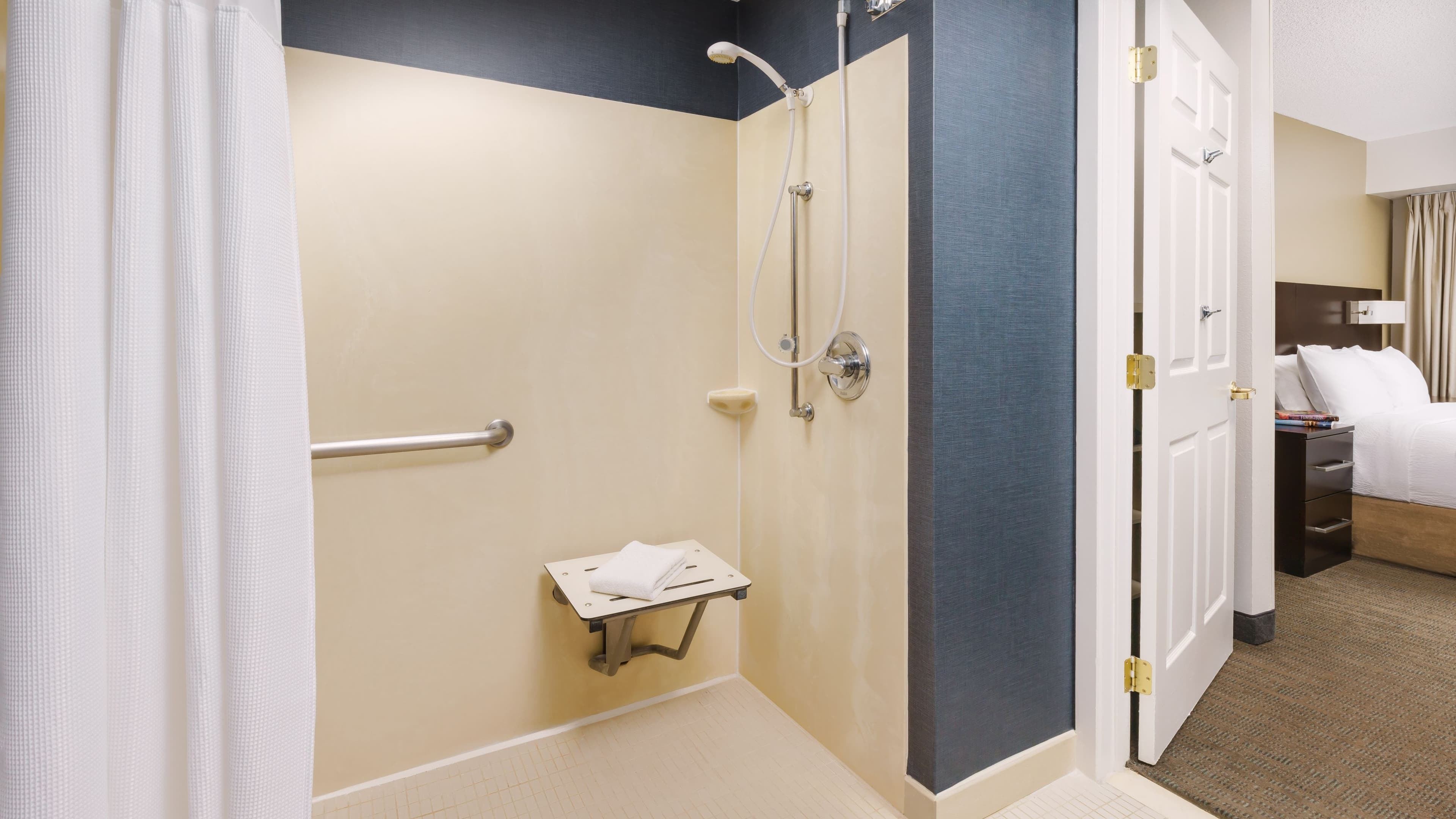 1 Bedroom 2 room Suite - Image 8