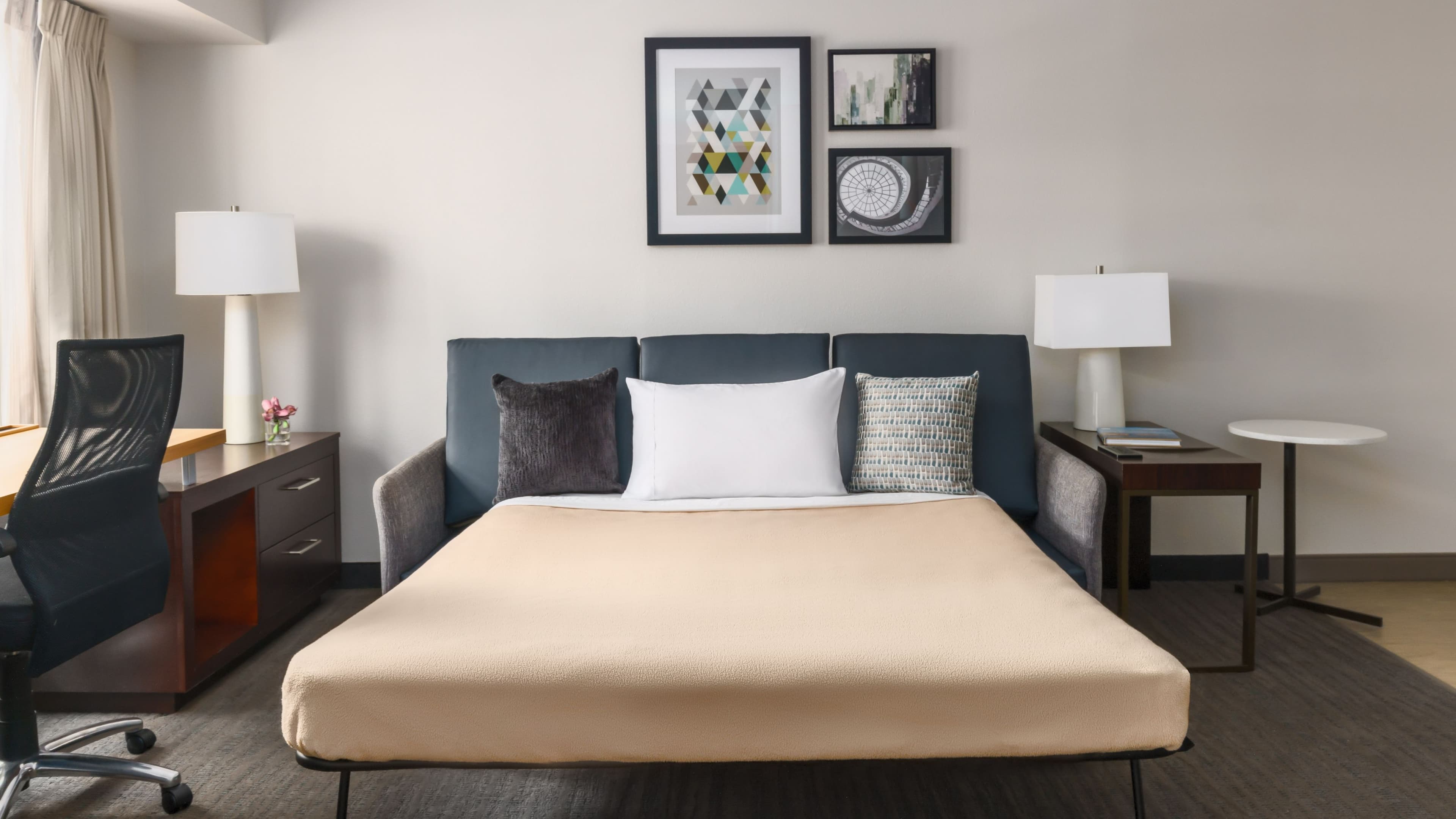 1 Bedroom 2 room Suite - Image 3