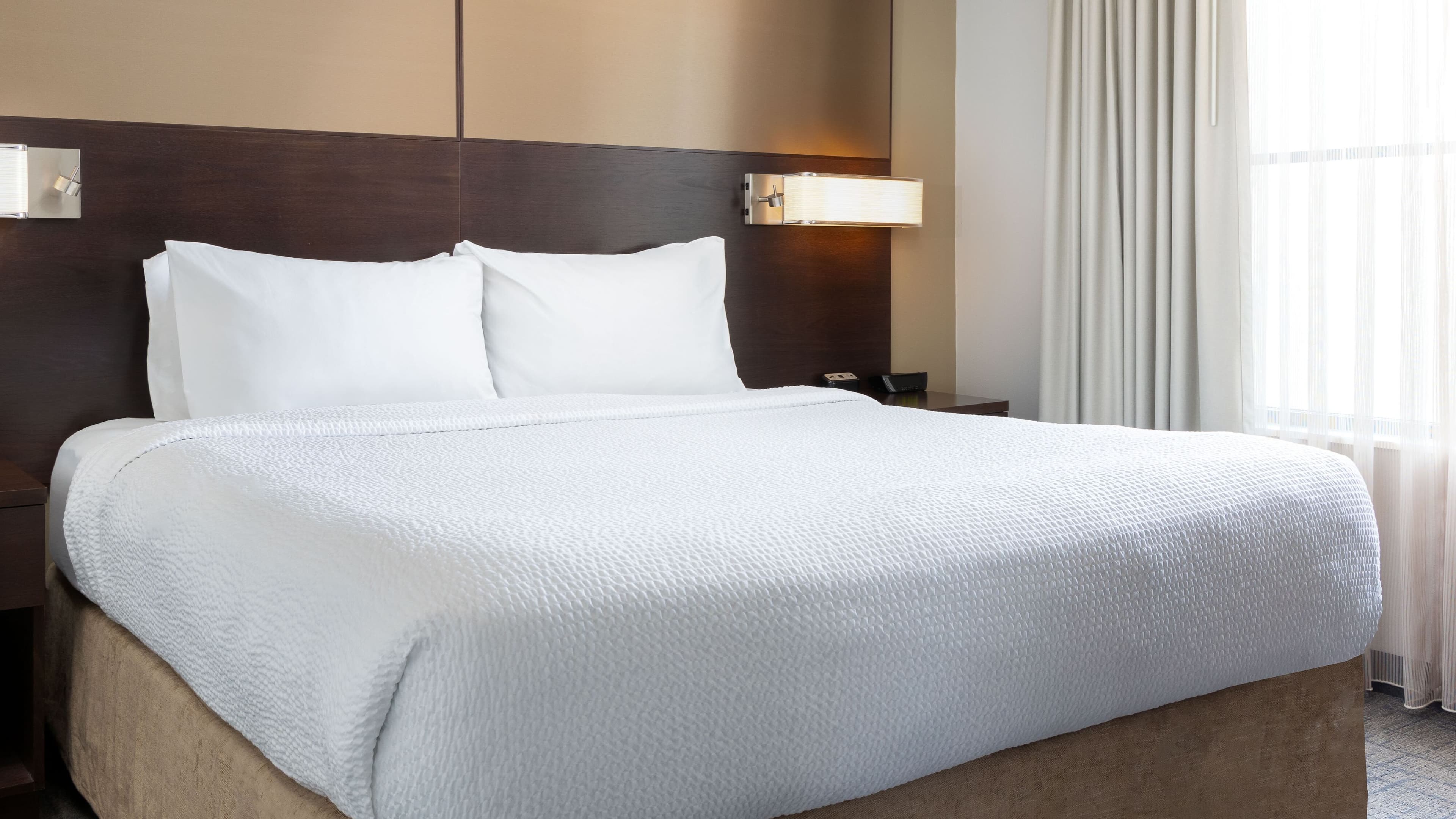 One Bedroom with Oven - Image 3