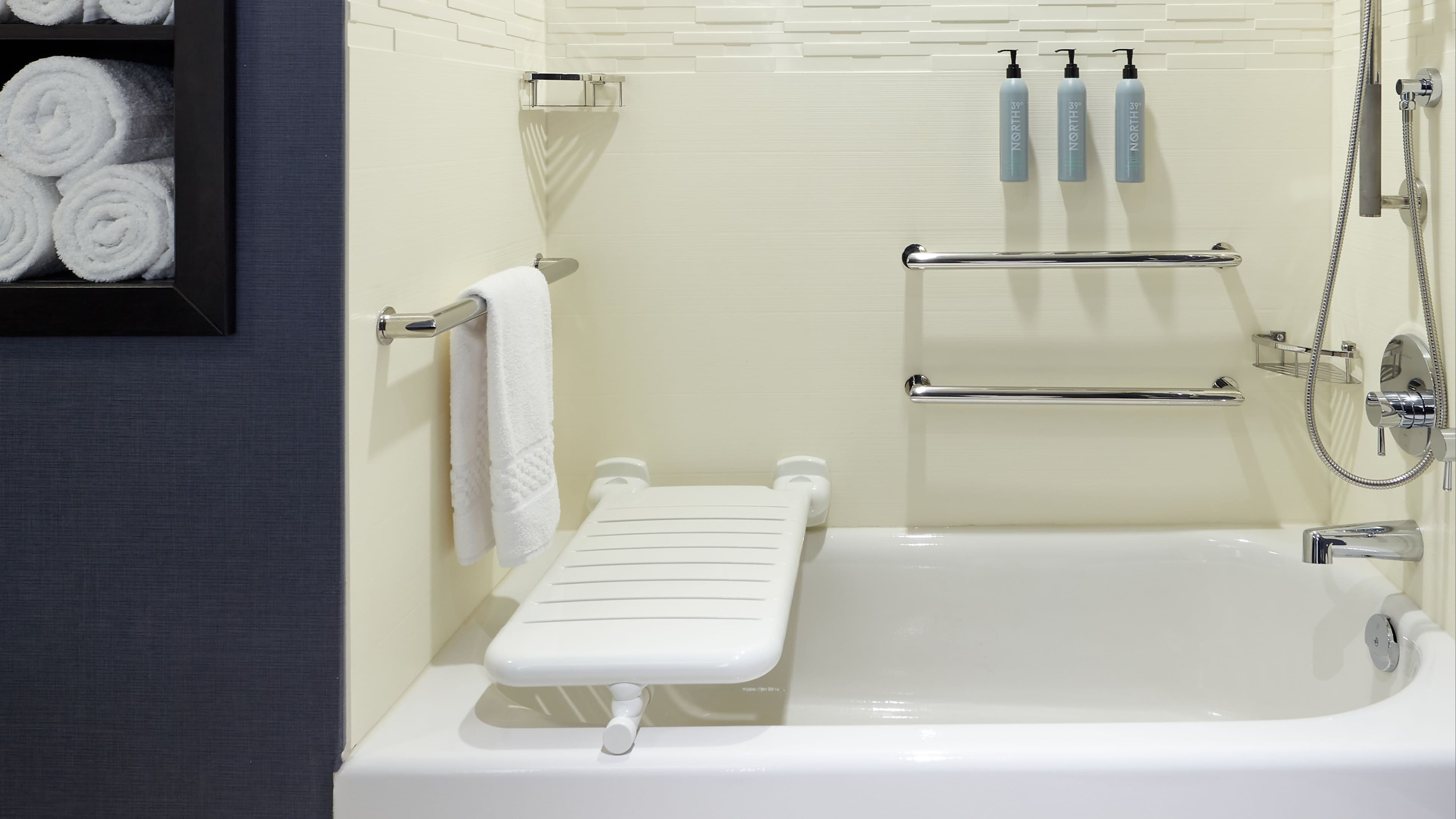 King Studio with sofabed - Image 9